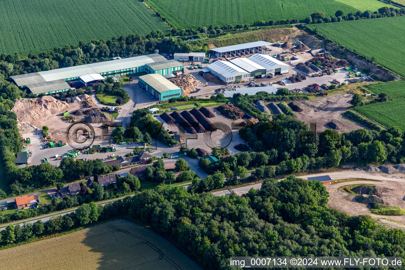 Aerial photograpy of Site waste and recycling sorting of KBA Kompost,-Bauschutt-und Altstoff T&T GmbH and Co. KG in Bargenstedt in the state Schleswig-Holstein, Germany