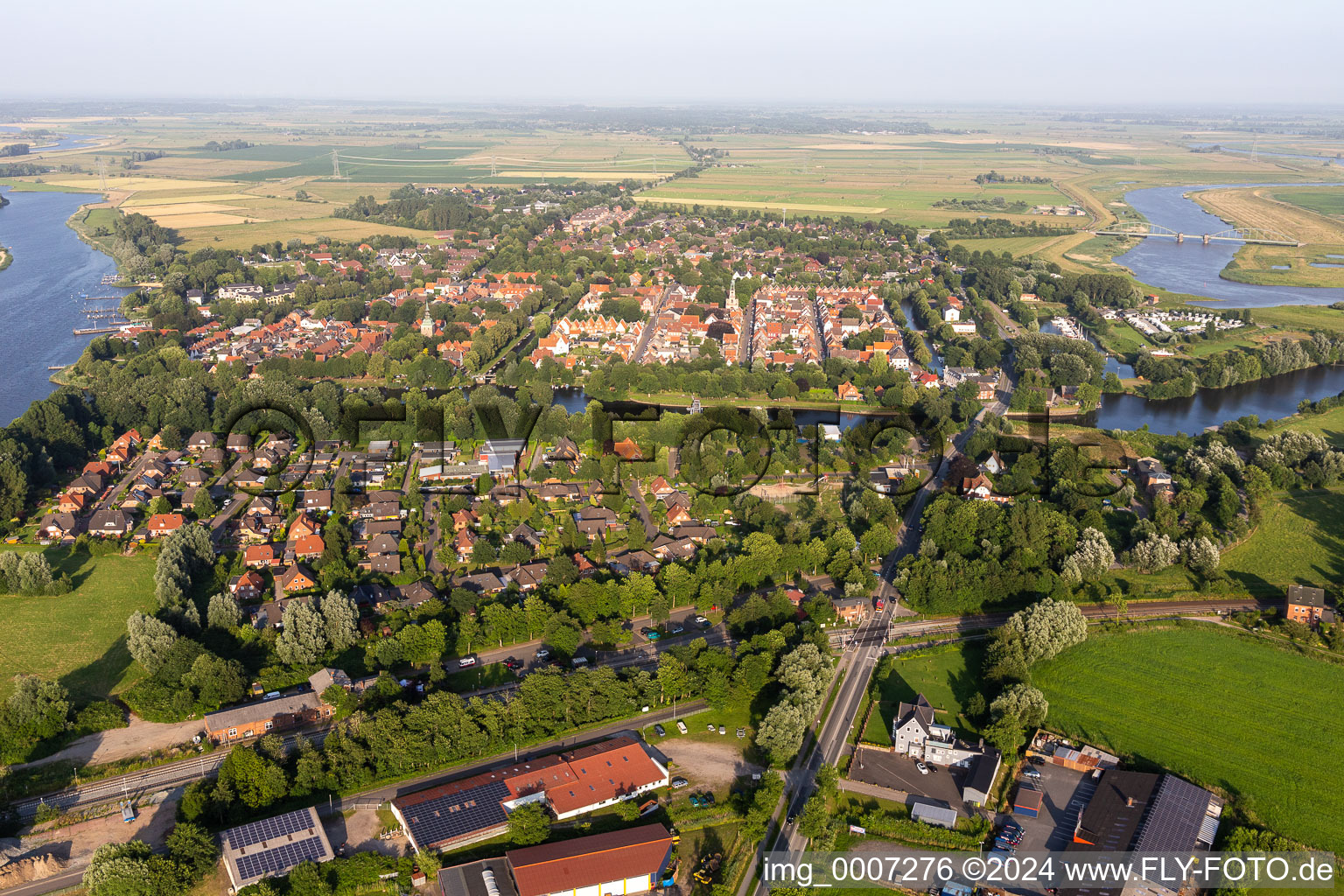 Town on the banks of the rivers Treene, Westersielzug and Eider in Friedrichstadt in the state Schleswig-Holstein, Germany