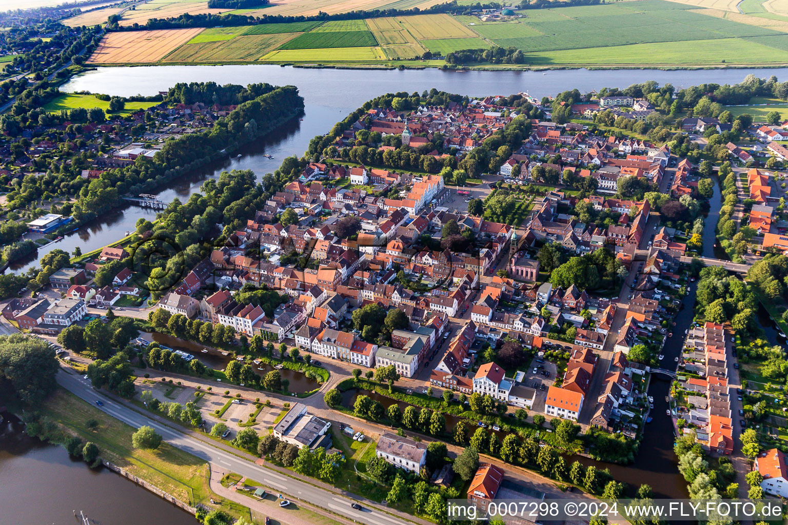 Oblique view of Town on the banks of the rivers Treene, Westersielzug and Eider in Friedrichstadt in the state Schleswig-Holstein, Germany