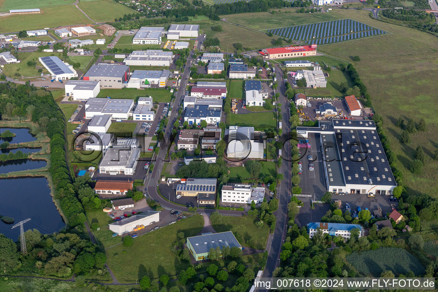 Hirsch Walterhausen, Siemens. ROCKINGER, ETIMEX, Swiss Post Solutions GmbH, LiBo Formenbau Lichtl & Bonsack GmbH & Co.KG in Waltershausen in the state Thuringia, Germany