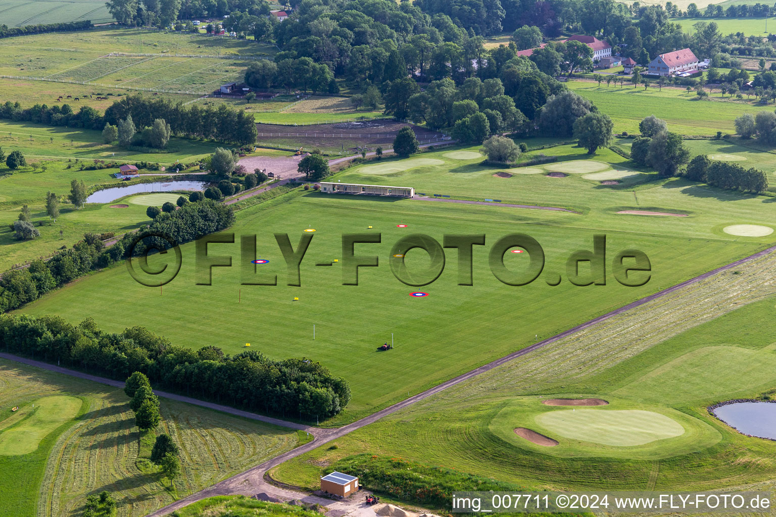 Bird's eye view of Grounds of the Golf course at " Drei Gleichen Muehlberg e.V. " in Muehlberg in the state Thuringia, Germany