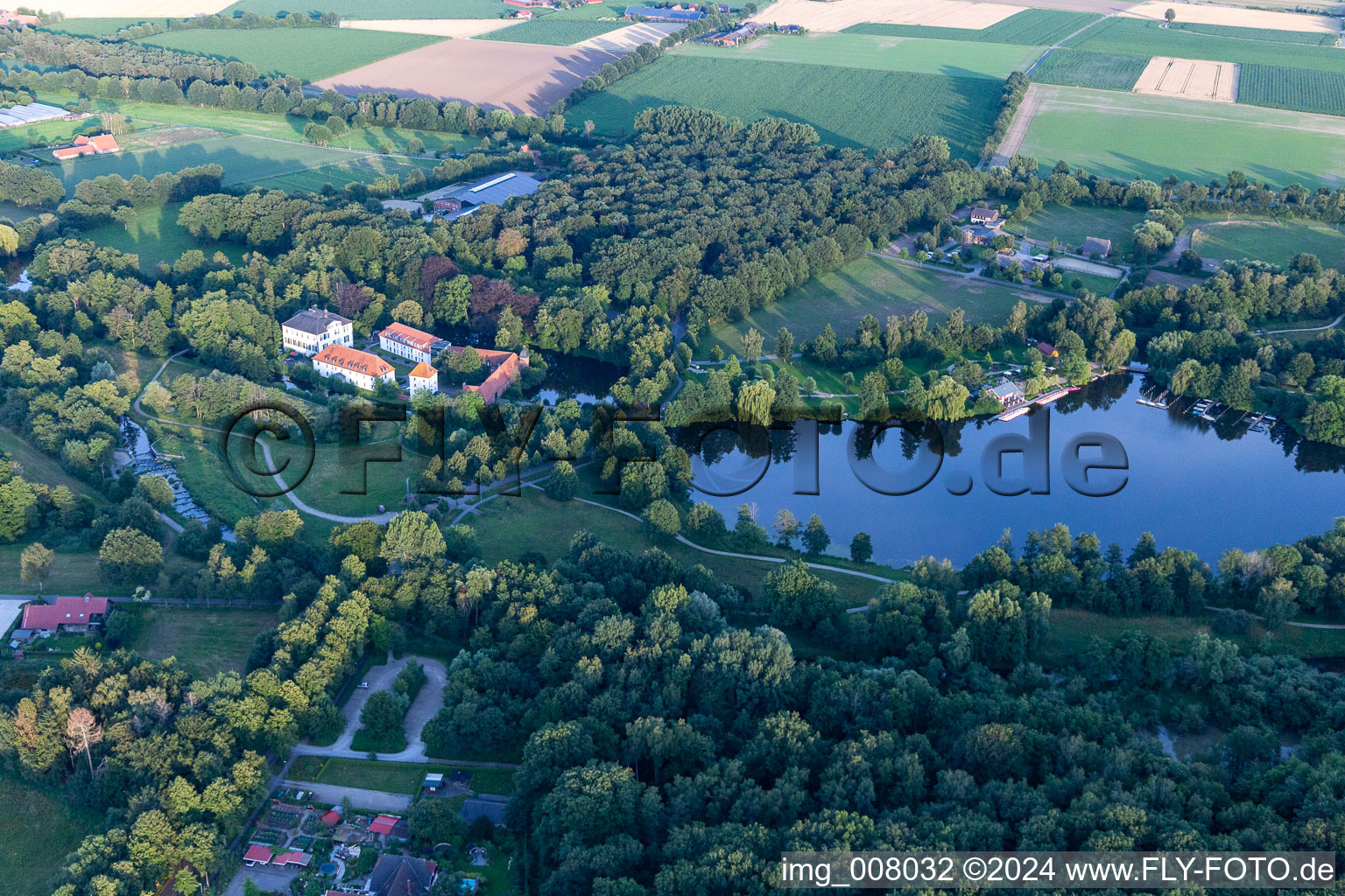 Riparian areas on the recreational lake area Proebstingsee in Hoxfeld in the state North Rhine-Westphalia, Germany