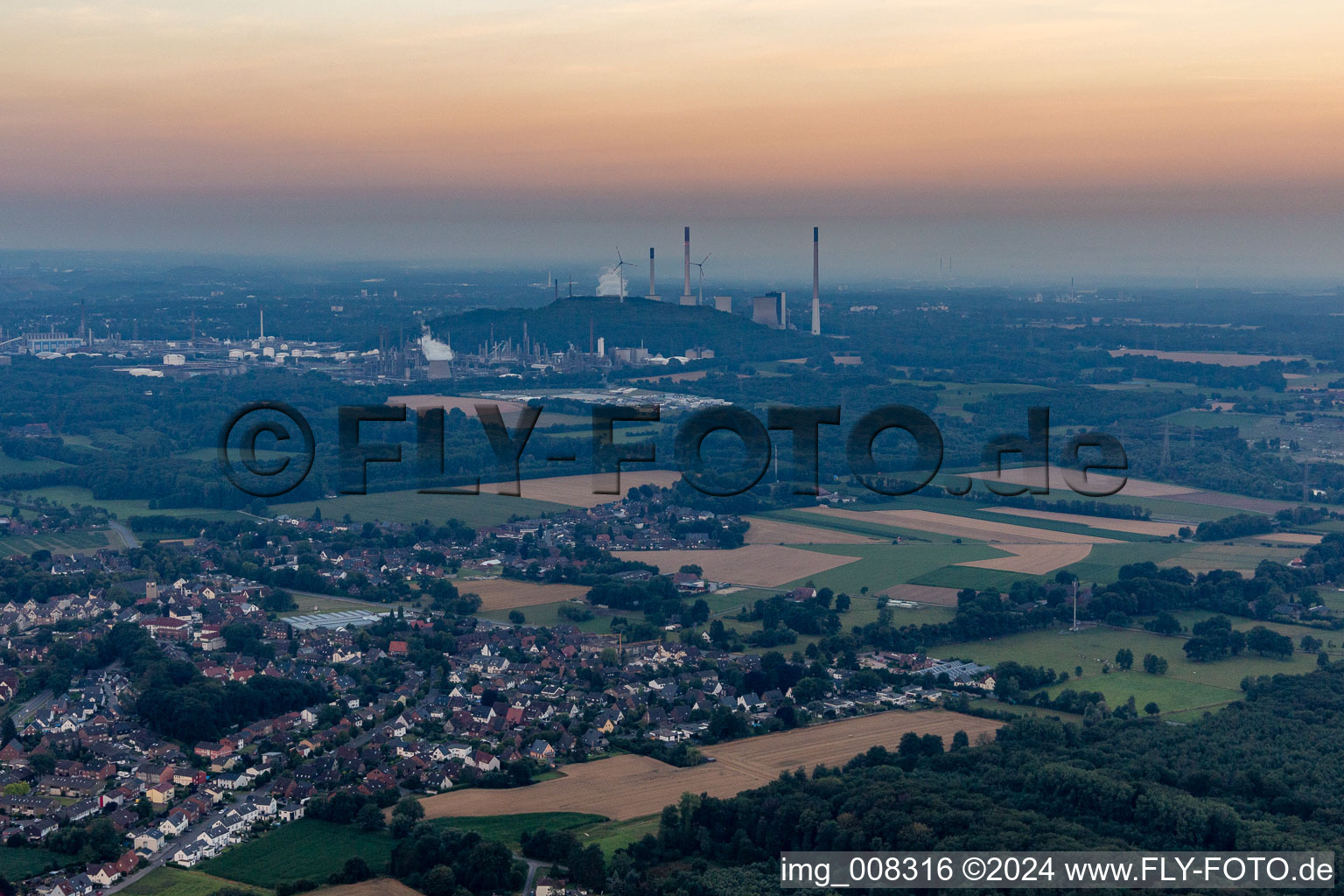 Ruhr Oel GmbH, Halde Oberscholven wind farm, Uniper power plants in the district Scholven in Gelsenkirchen in the state North Rhine-Westphalia, Germany