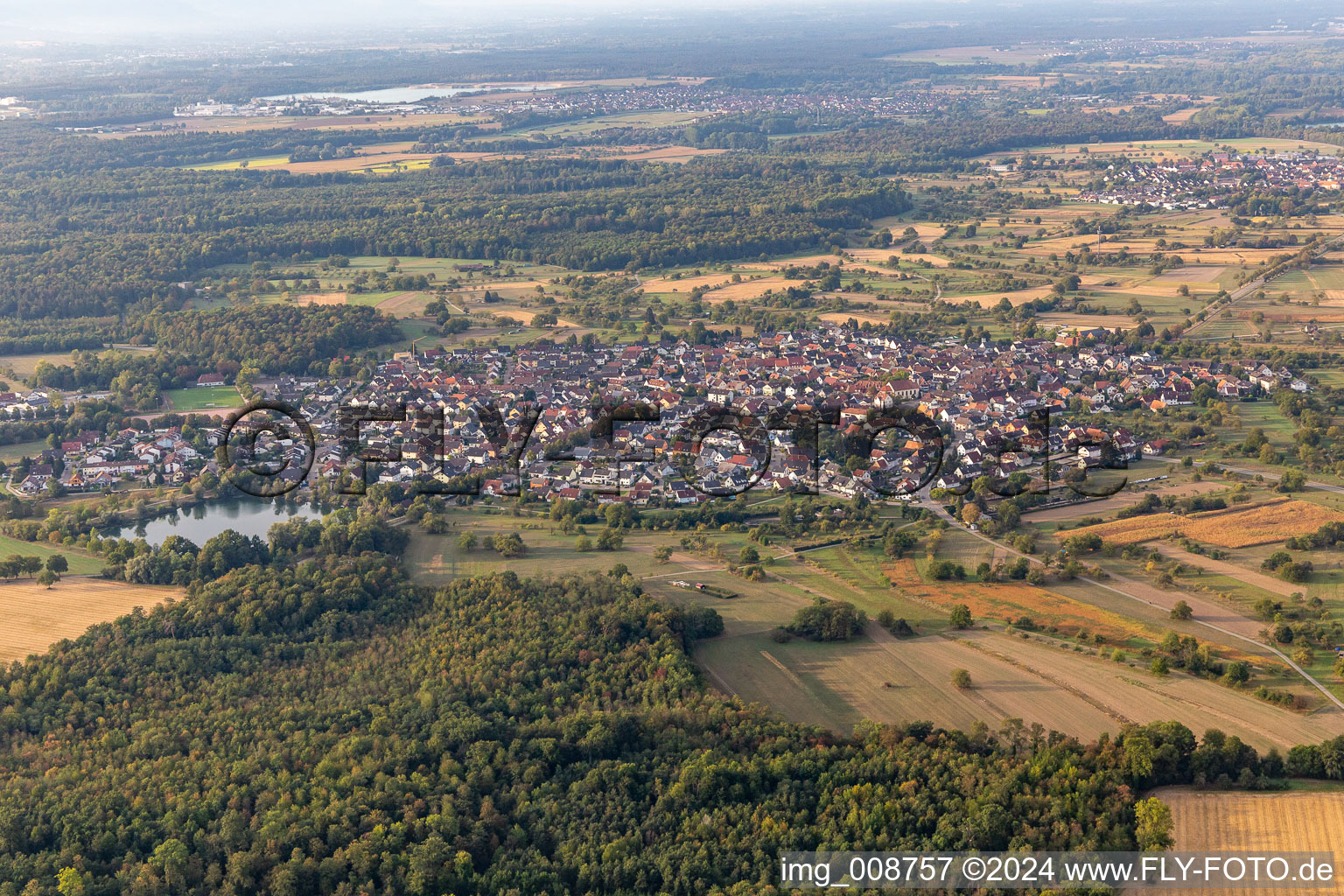 From the north in the district Ottersdorf in Rastatt in the state Baden-Wuerttemberg, Germany