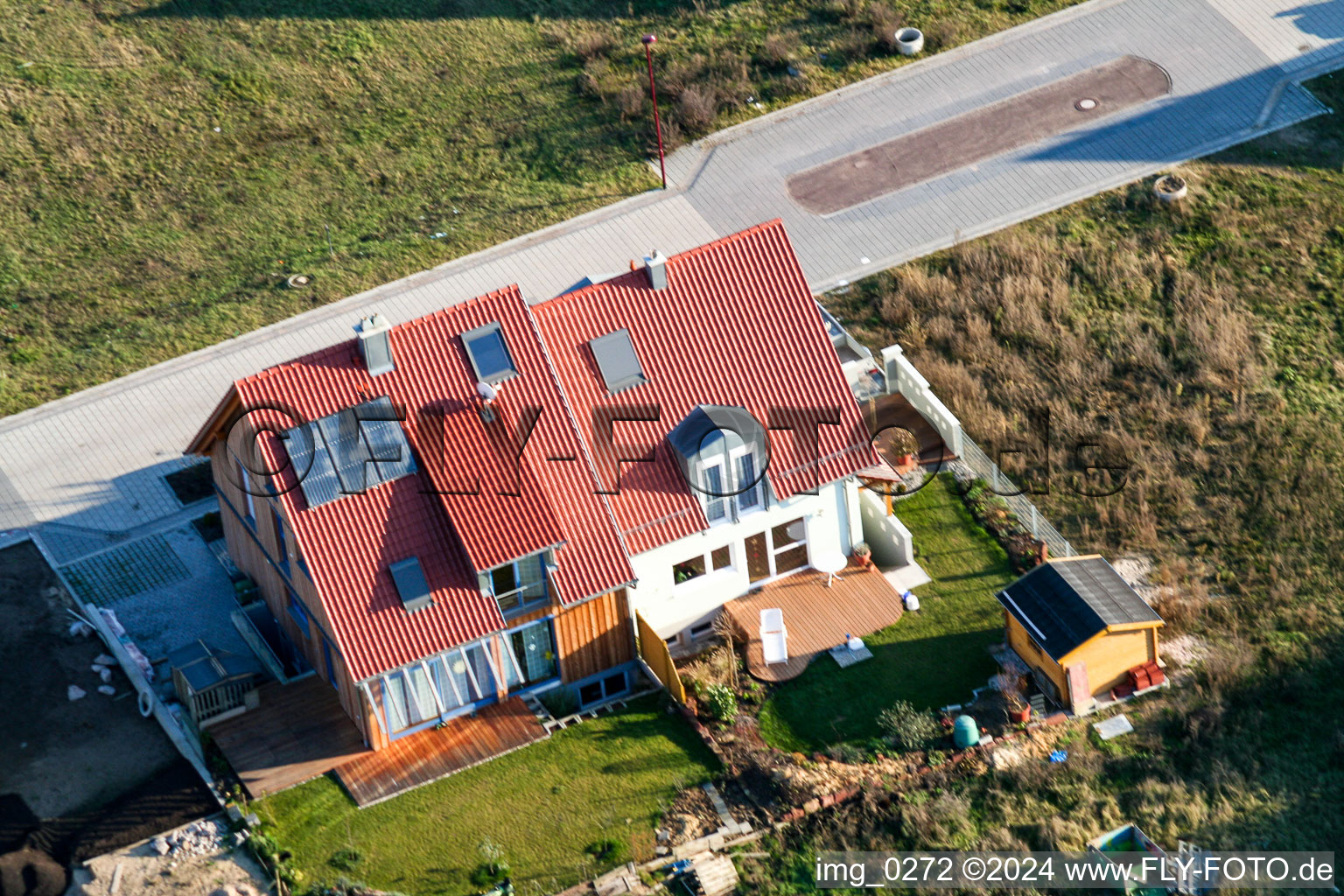 New development area An den Tongruben in Rheinzabern in the state Rhineland-Palatinate, Germany seen from above