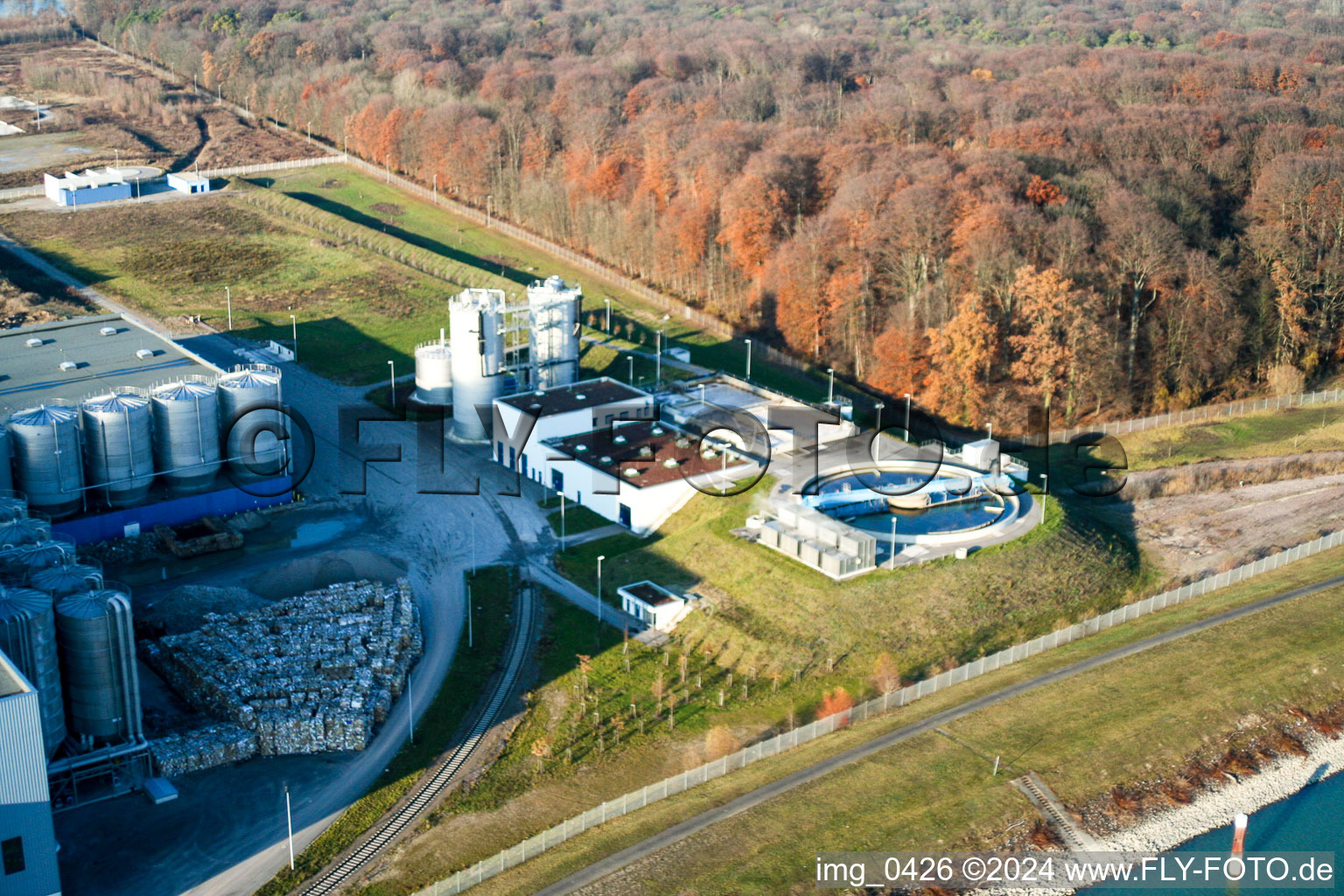 Palm paper mill in the Oberwald industrial area in Wörth am Rhein in the state Rhineland-Palatinate, Germany from above