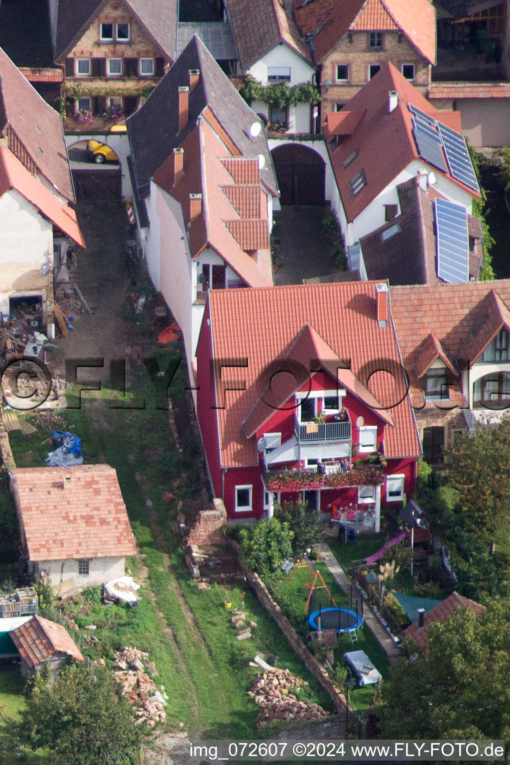 Bird's eye view of District Heuchelheim in Heuchelheim-Klingen in the state Rhineland-Palatinate, Germany