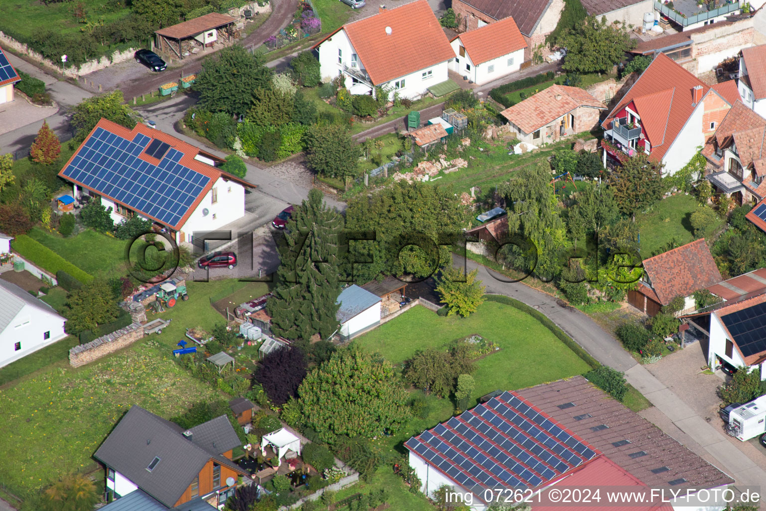 Aerial photograpy of Village view in the district Heuchelheim in Heuchelheim-Klingen in the state Rhineland-Palatinate