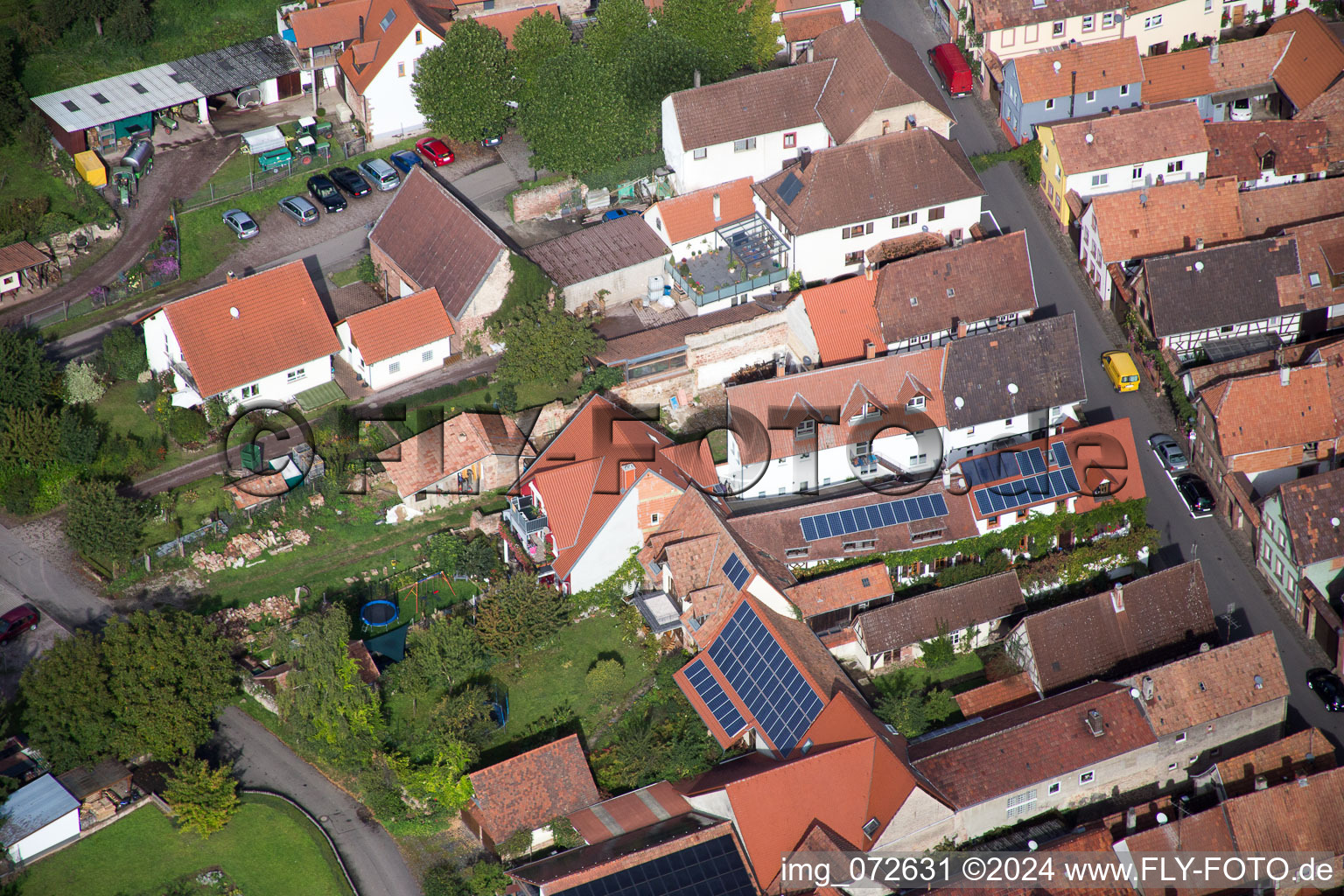 Bird's eye view of District Heuchelheim in Heuchelheim-Klingen in the state Rhineland-Palatinate, Germany