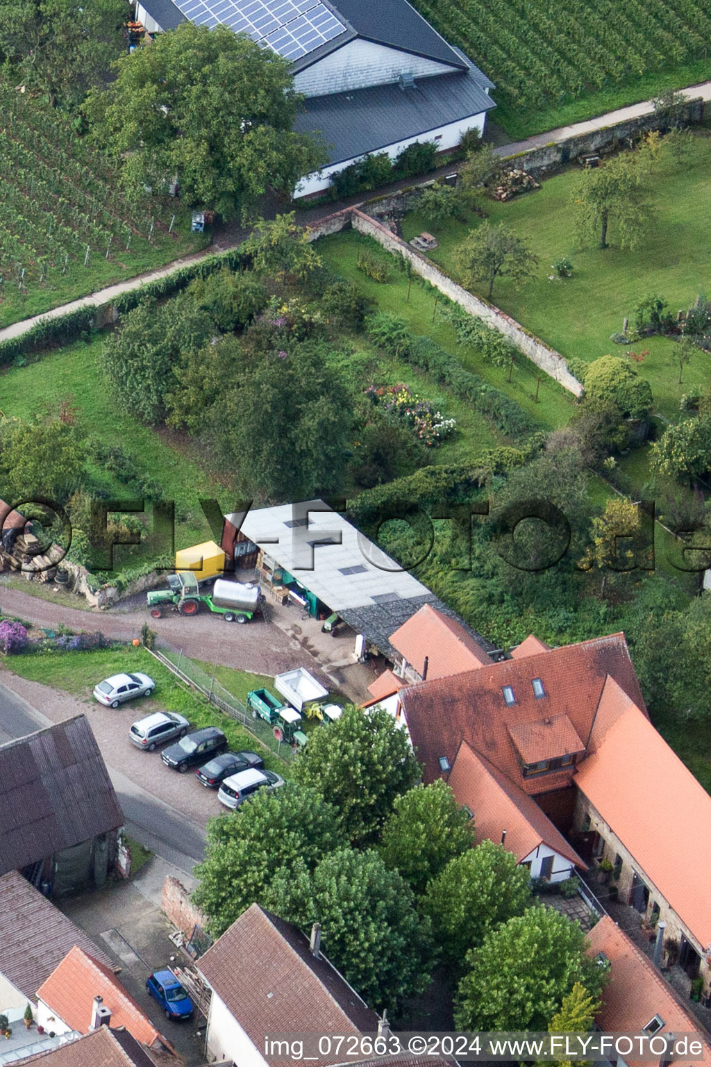 Bird's eye view of District Heuchelheim in Heuchelheim-Klingen in the state Rhineland-Palatinate, Germany