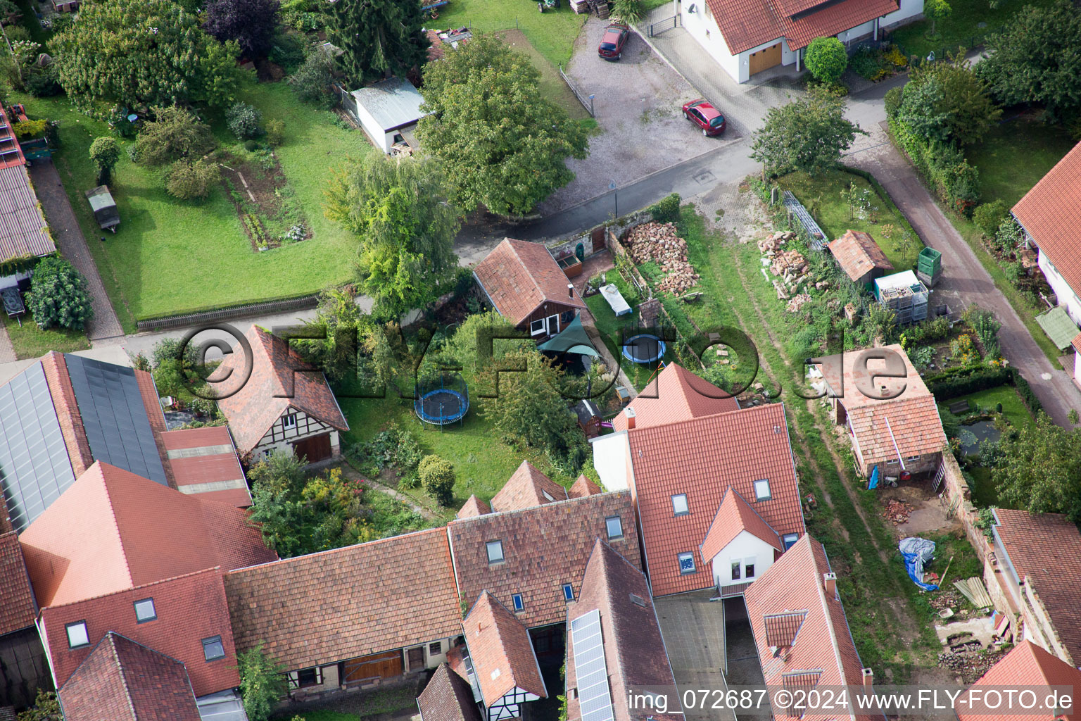 Bird's eye view of District Heuchelheim in Heuchelheim-Klingen in the state Rhineland-Palatinate, Germany