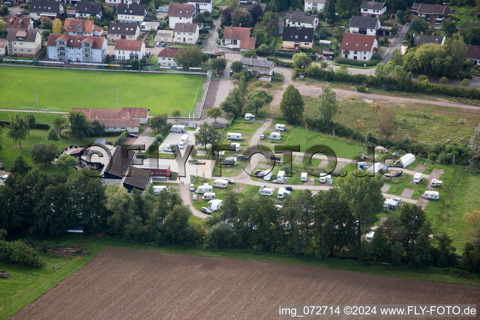 Camping with caravans and tents in the district Ingenheim in Billigheim-Ingenheim in the state Rhineland-Palatinate