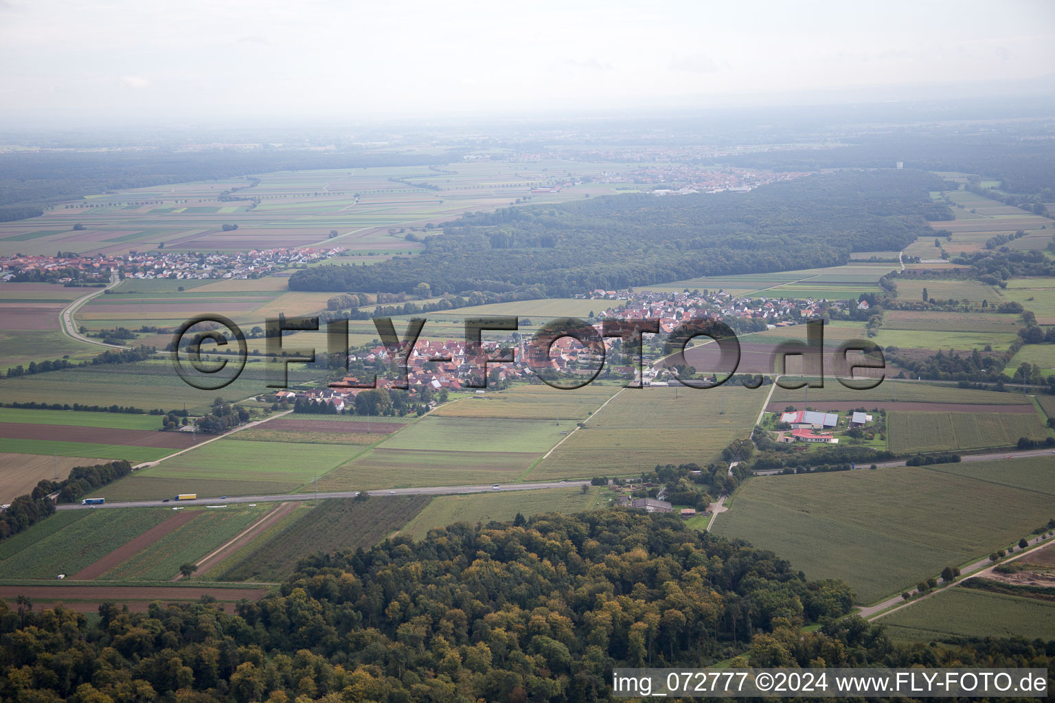 From the southwest in Erlenbach bei Kandel in the state Rhineland-Palatinate, Germany