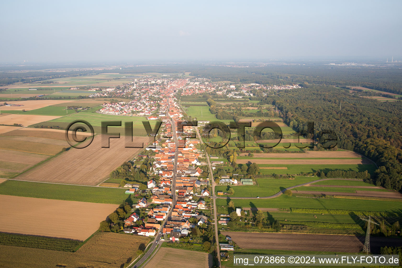 Ortsansicht der langen Rhein-, Haupt und Saarstrasse durch Kandel