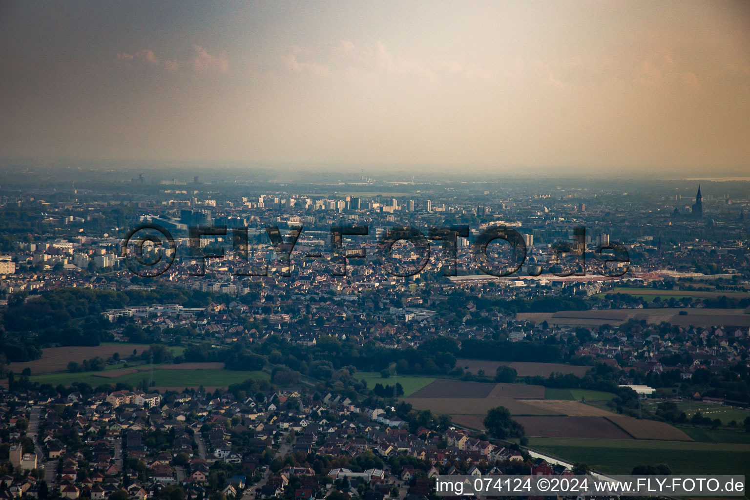 From the north in the district Contades Nord in Straßburg in the state Bas-Rhin, France