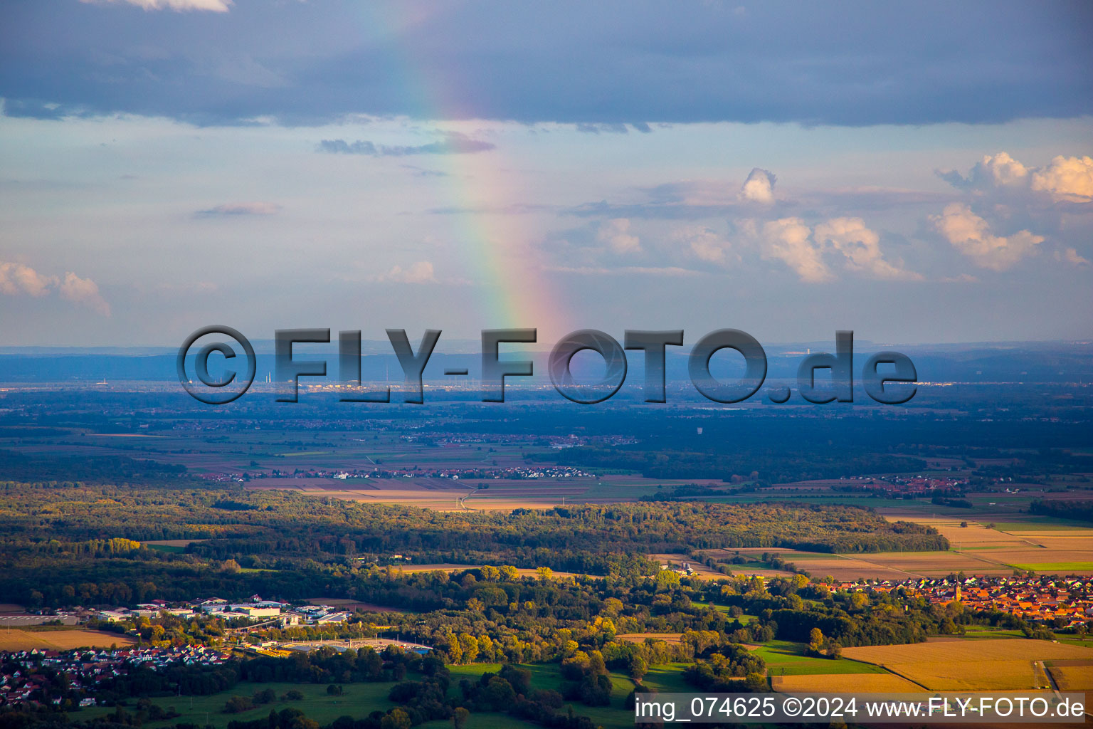 Haze and precipitation conditions with rainbow formation in Rohrbach