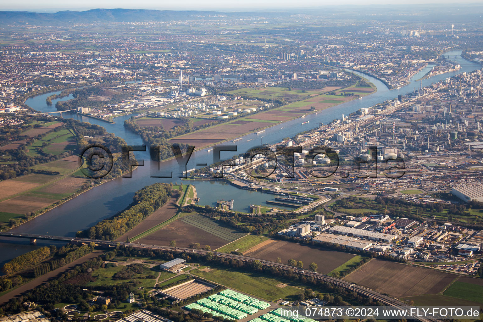 Island on the banks of the river course of Rhine river and of the old Rhine in the district Friesenheimer Insel in Mannheim in the state Baden-Wurttemberg, Germany