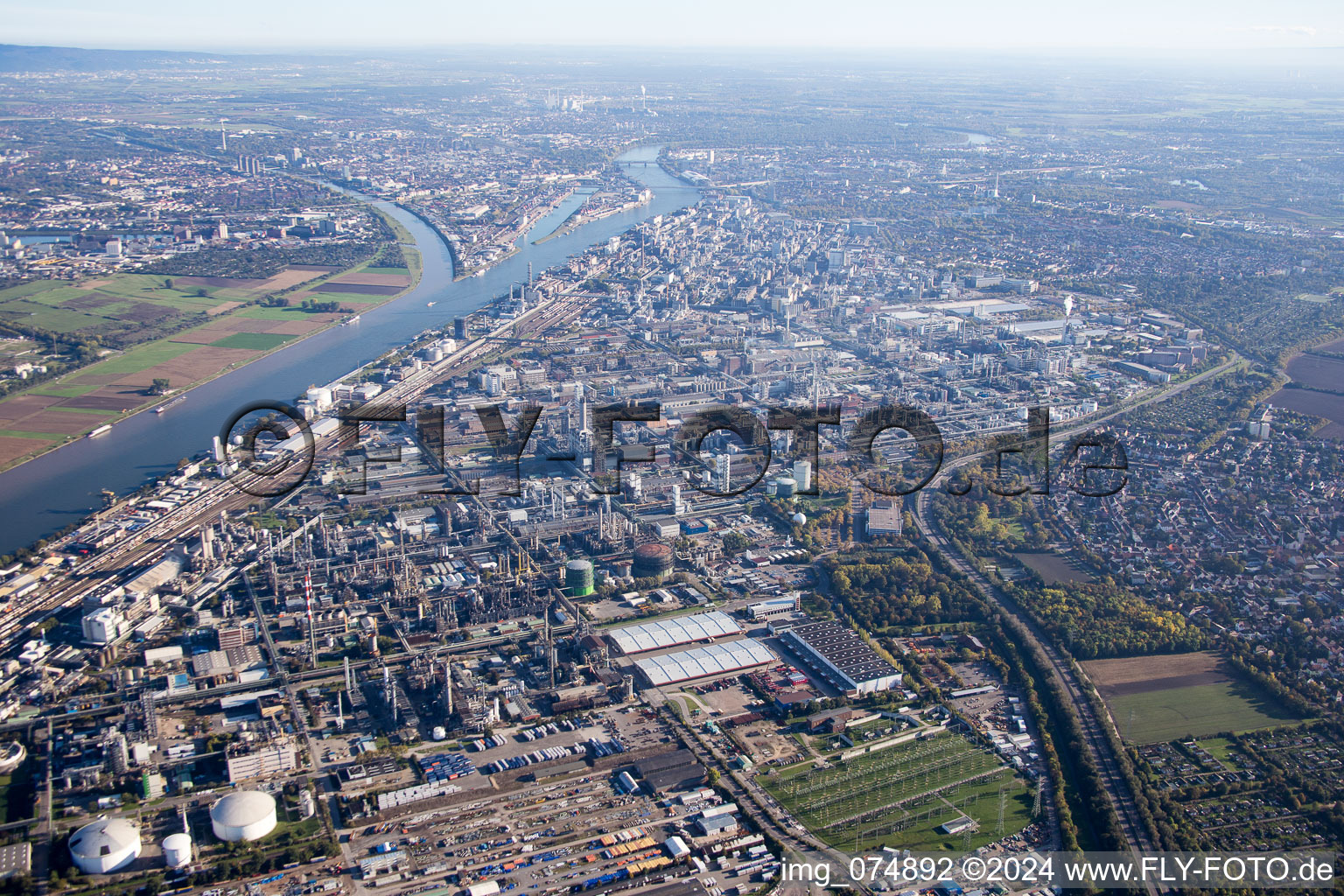 From the north in the district BASF in Ludwigshafen am Rhein in the state Rhineland-Palatinate, Germany viewn from the air