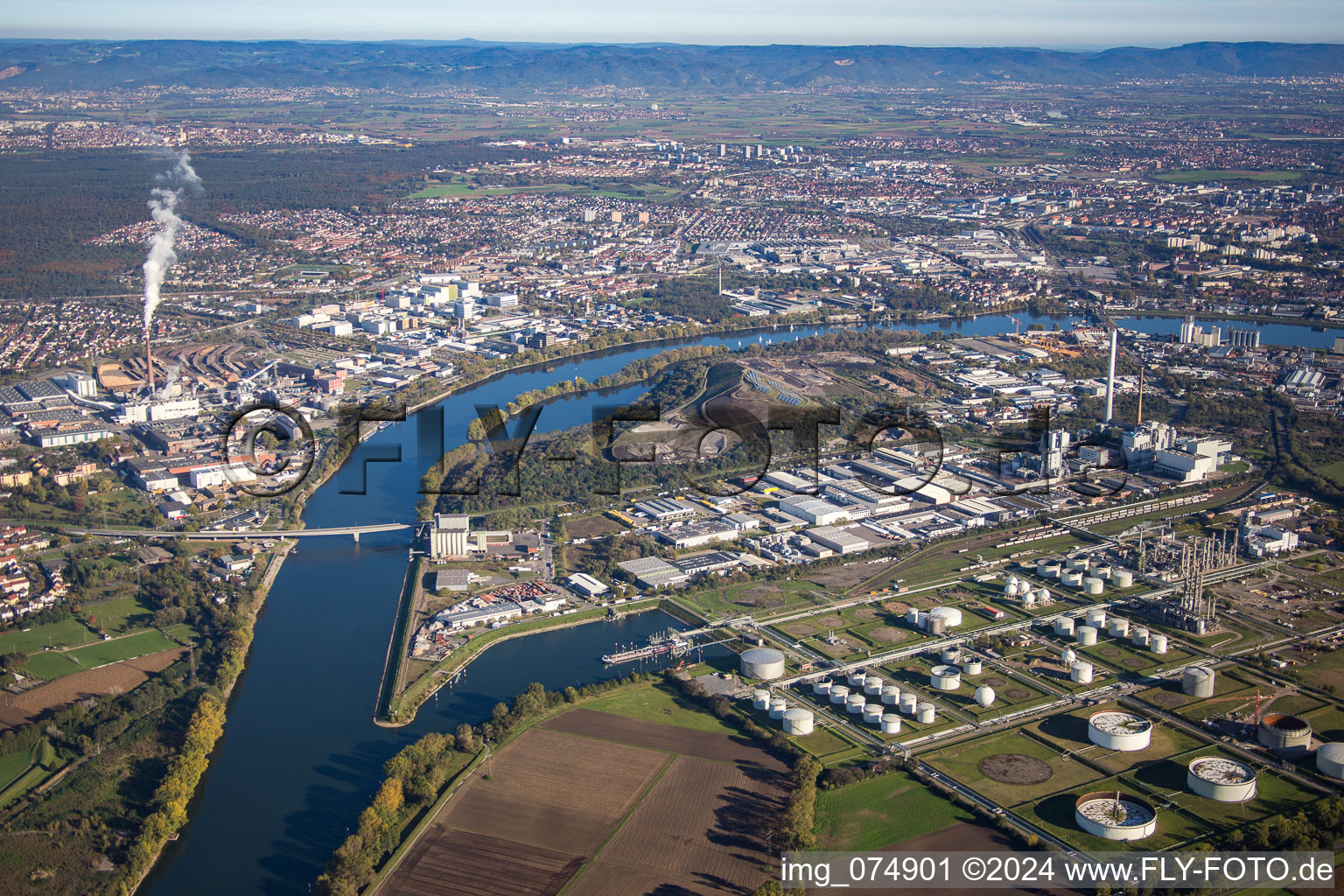 Aerial photograpy of Bonadieshafen, Friesenheim Island in the district Neckarstadt-West in Mannheim in the state Baden-Wuerttemberg, Germany