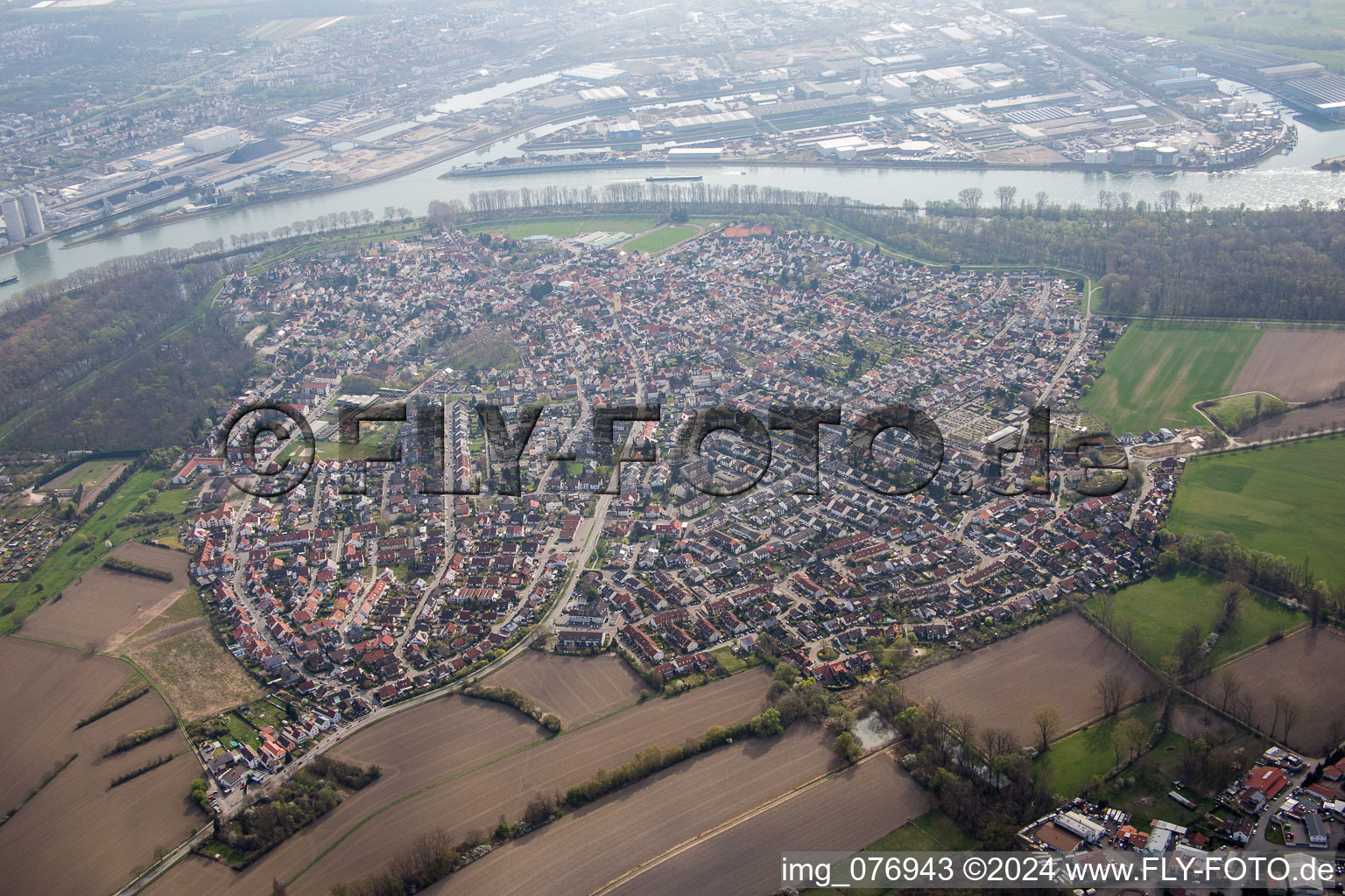 Town View of the streets and houses of the residential areas in Altrip in the state Rhineland-Palatinate