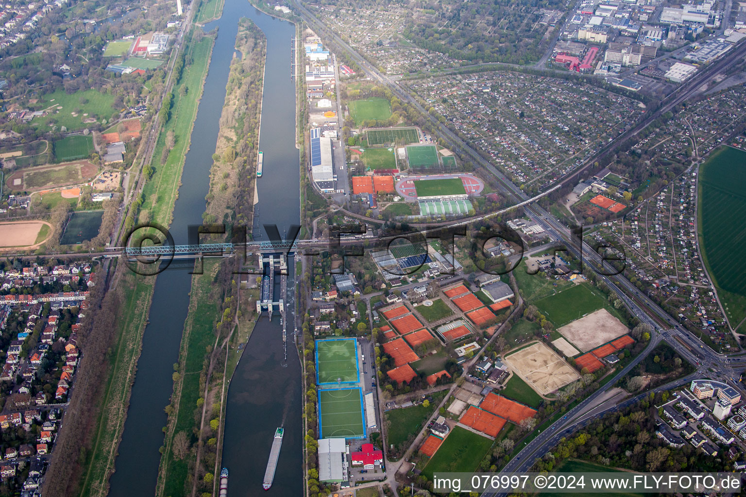 Railway bridge building to route the train tracks ueber den Neckar in the district Wohlgelegen in Mannheim in the state Baden-Wurttemberg, Germany