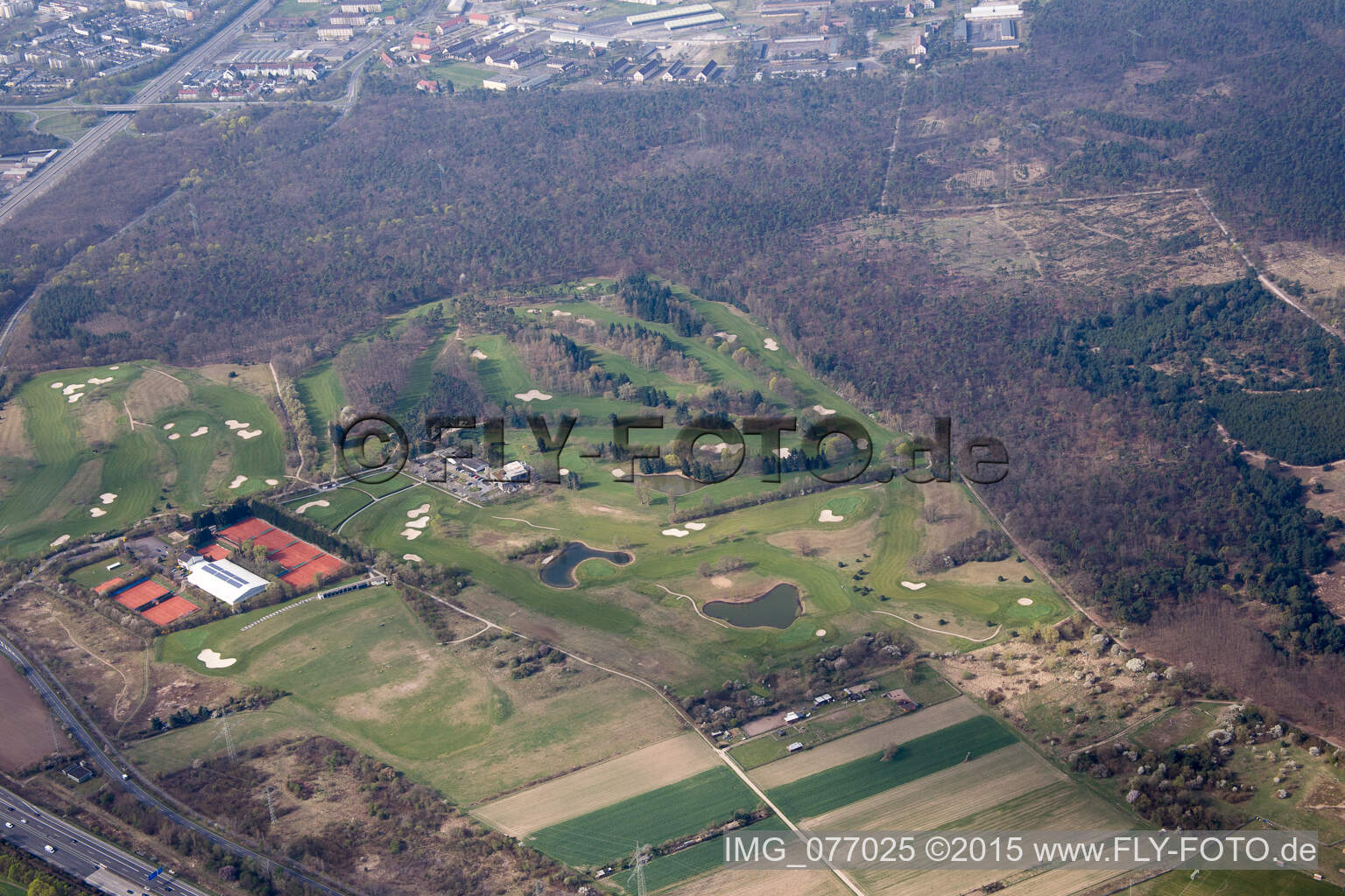 Aerial photograpy of Grounds of the Golf course at of Golf Club Mannheim-Viernheim 1930 e.V. in Viernheim in the state Hesse, Germany