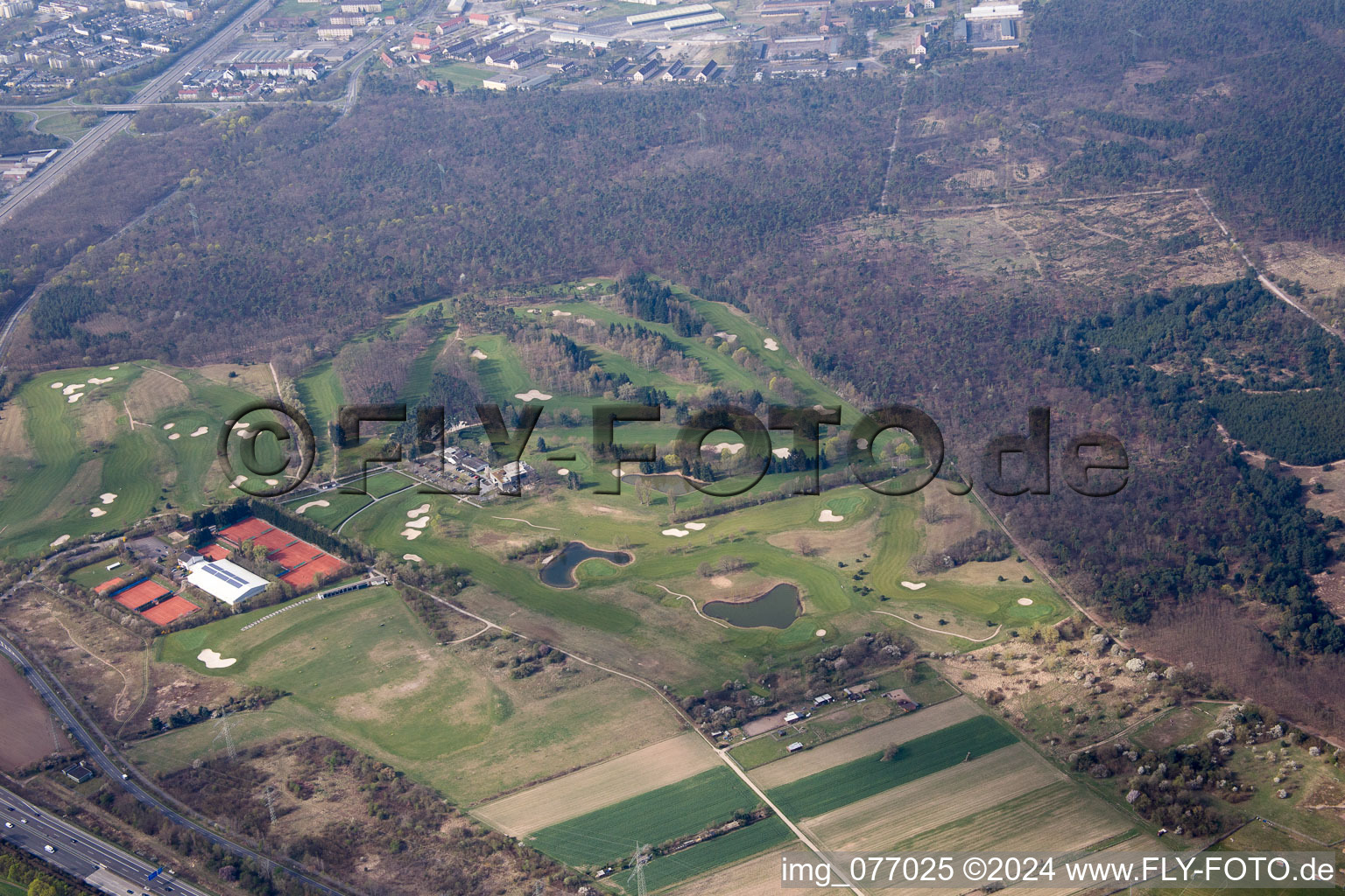 Aerial photograpy of Grounds of the Golf course at of Golf Club Mannheim-Viernheim 1930 e.V. in Viernheim in the state Hesse, Germany