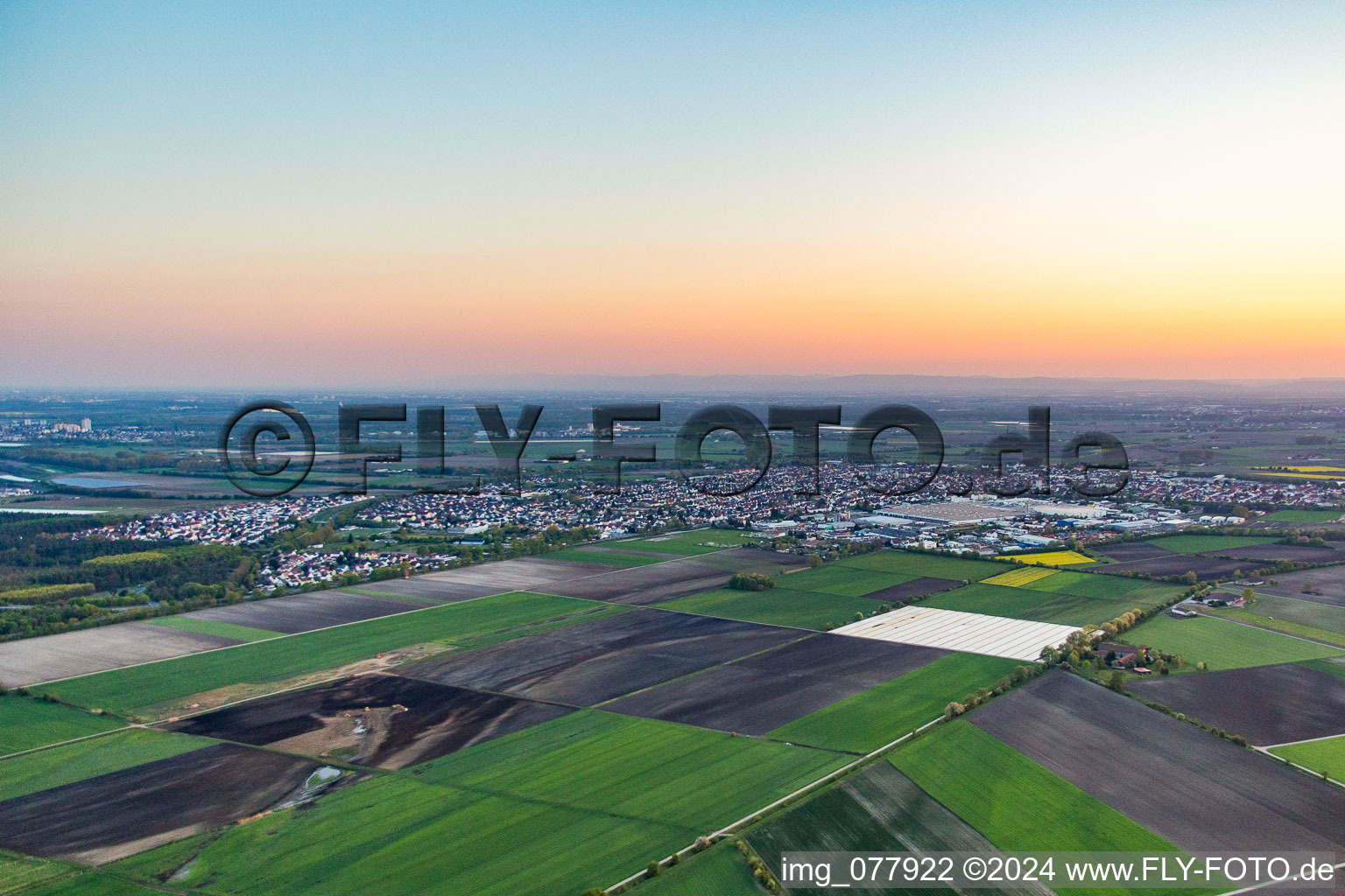 UL, downwind approach in Bürstadt in the state Hesse, Germany