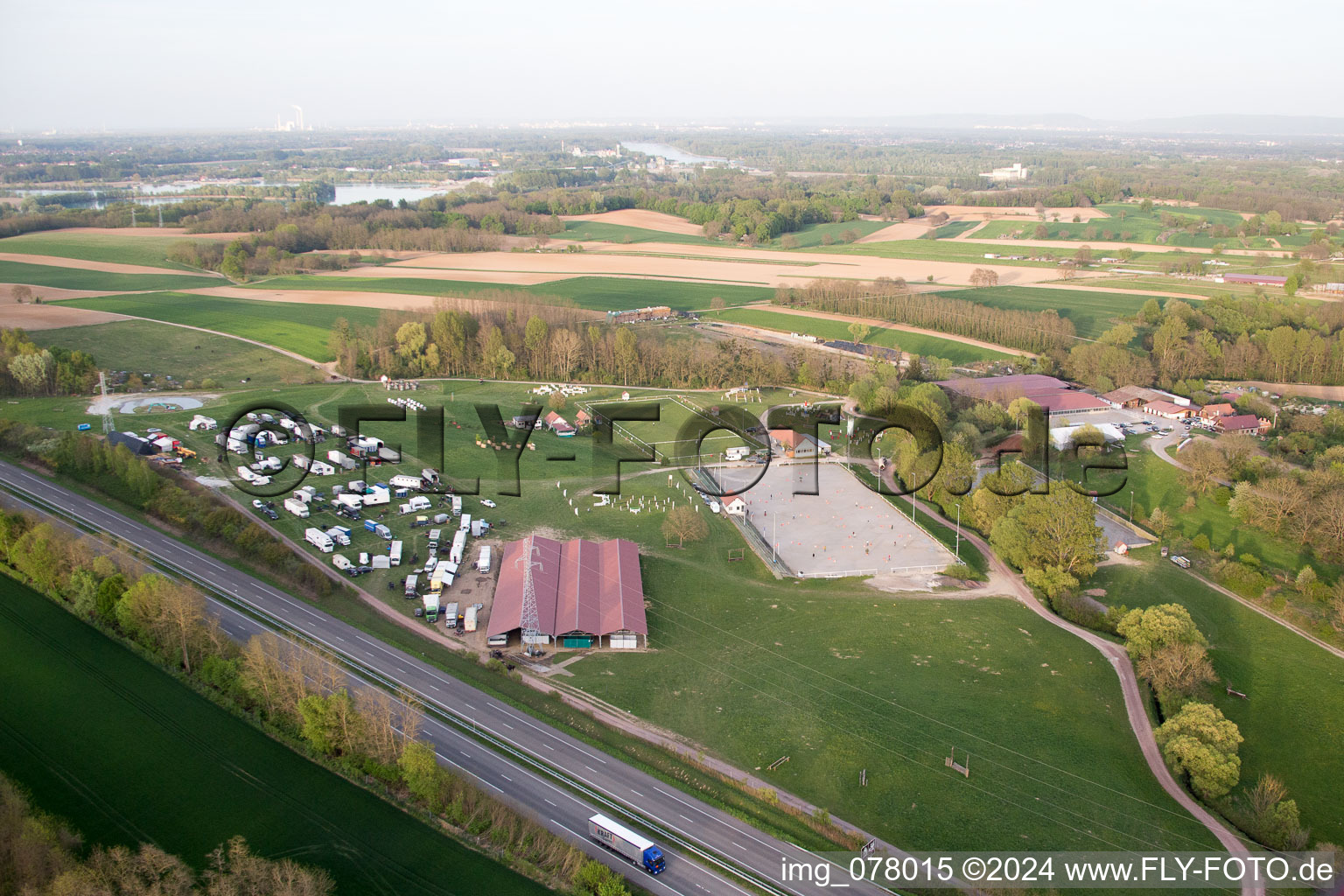 Neewiller-près-Lauterbourg in the state Bas-Rhin, France from above