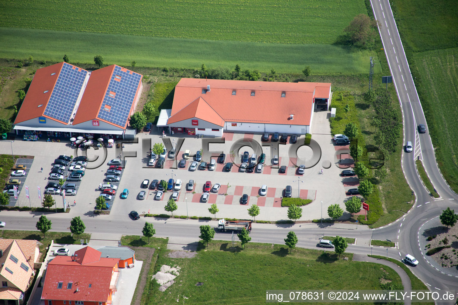 Oblique view of Shopping centers in the district Neulauterburg in Berg in the state Rhineland-Palatinate, Germany