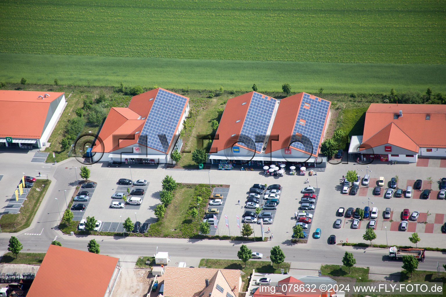 Shopping centers in the district Neulauterburg in Berg in the state Rhineland-Palatinate, Germany from above