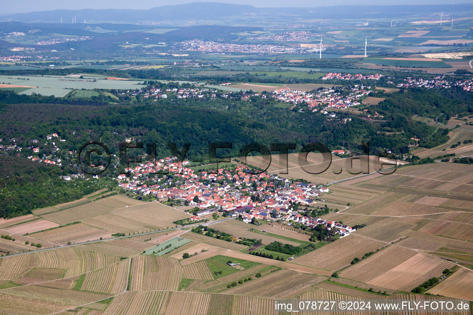 Town View of the streets and houses of the residential areas in the district Am Muenchberg in Bobenheim am Berg in the state Rhineland-Palatinate