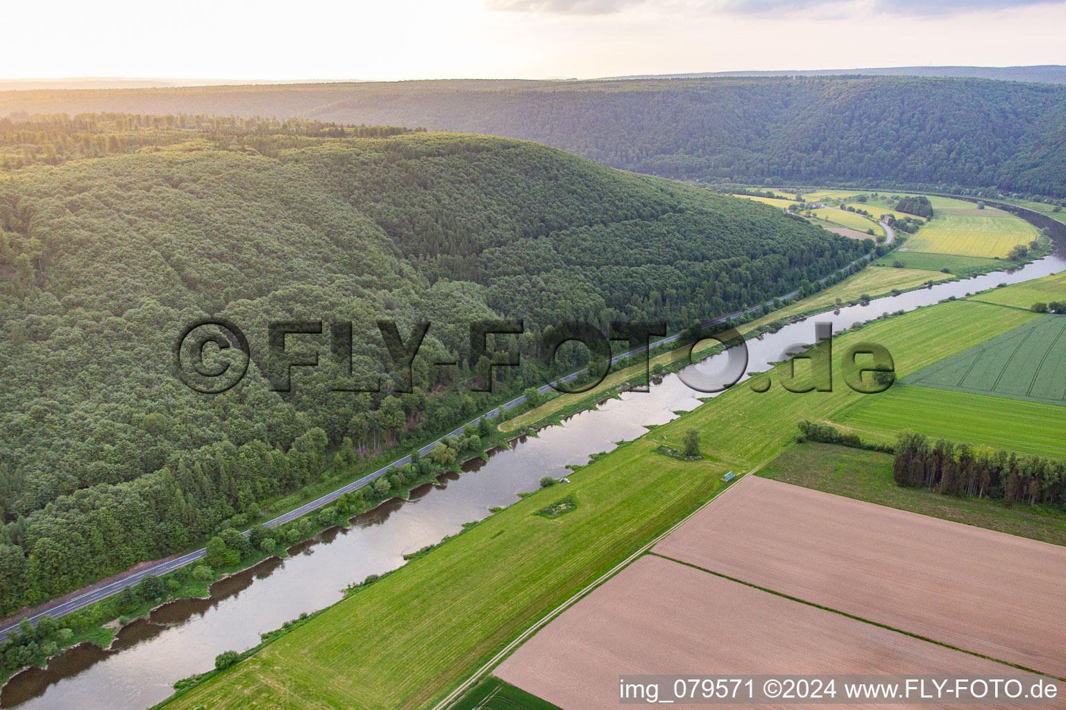 Aerial photograpy of Course of the Weser between Hesse and Lower Saxony in the district Wahmbeck in Bodenfelde in the state Lower Saxony, Germany