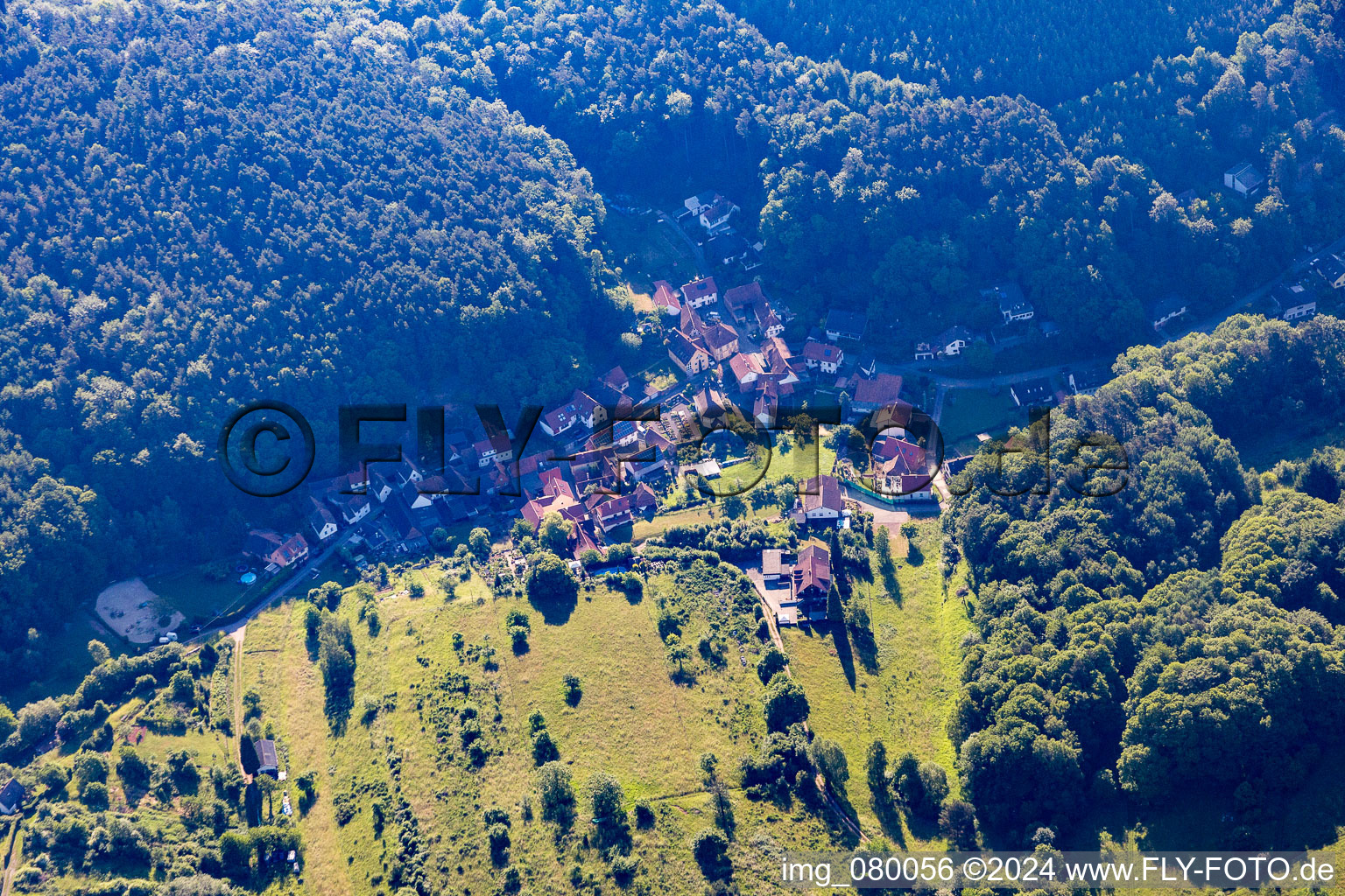 From the west in the district Blankenborn in Bad Bergzabern in the state Rhineland-Palatinate, Germany