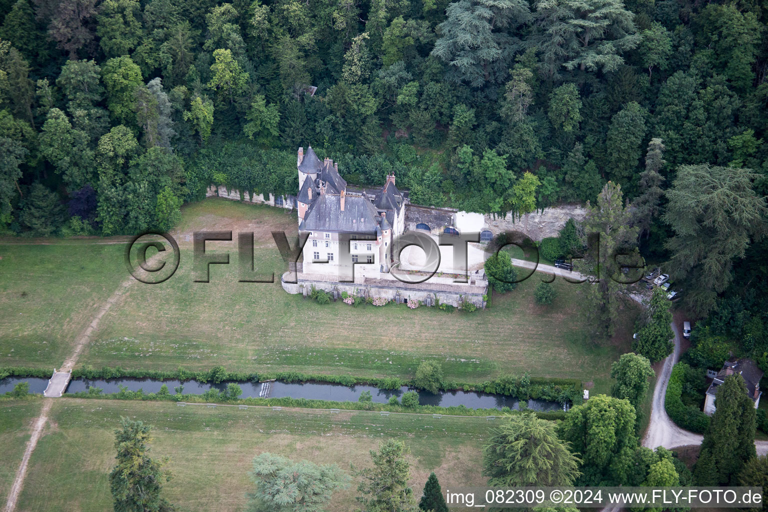 Pocé-sur-Cisse in the state Indre et Loire, France seen from above