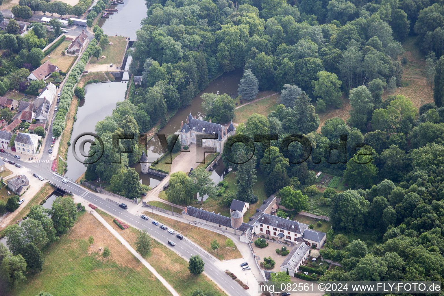 Vitry-aux-Loges in the state Loiret, France from above