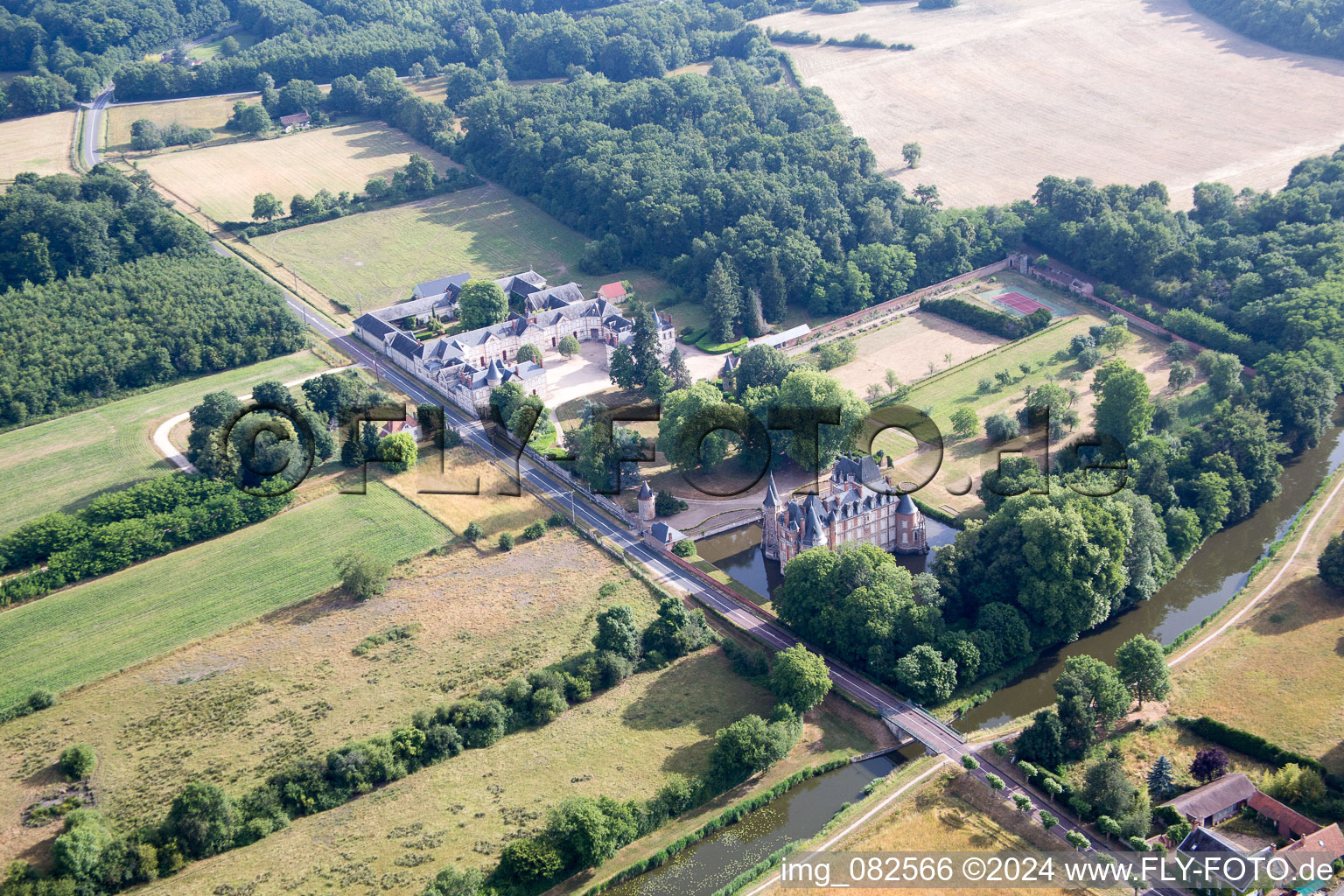 Oblique view of Combreux in the state Loiret, France