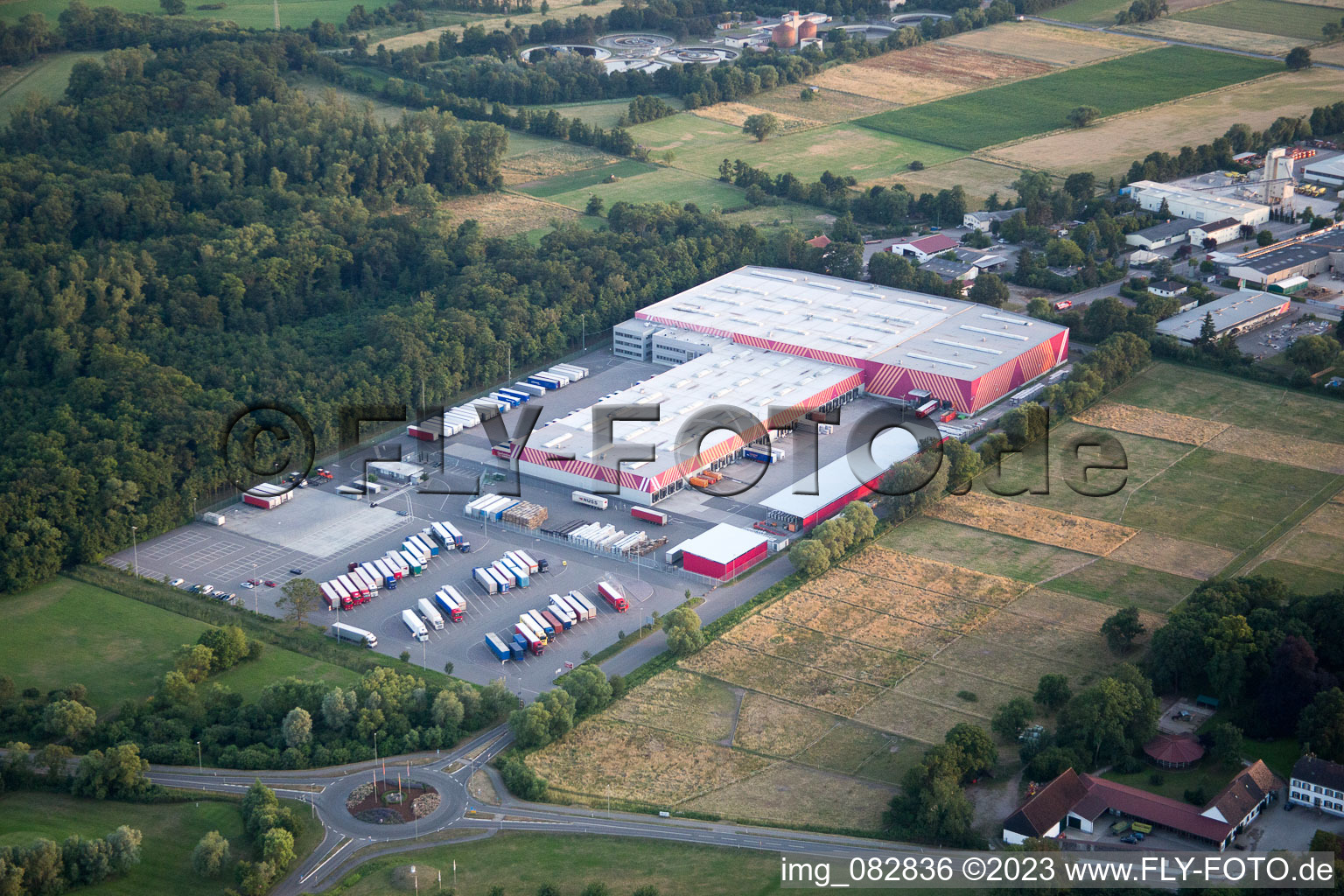 Building of the construction market of Hornbach Zentrale in the district Industriegebiet Bornheim in Bornheim in the state Rhineland-Palatinate