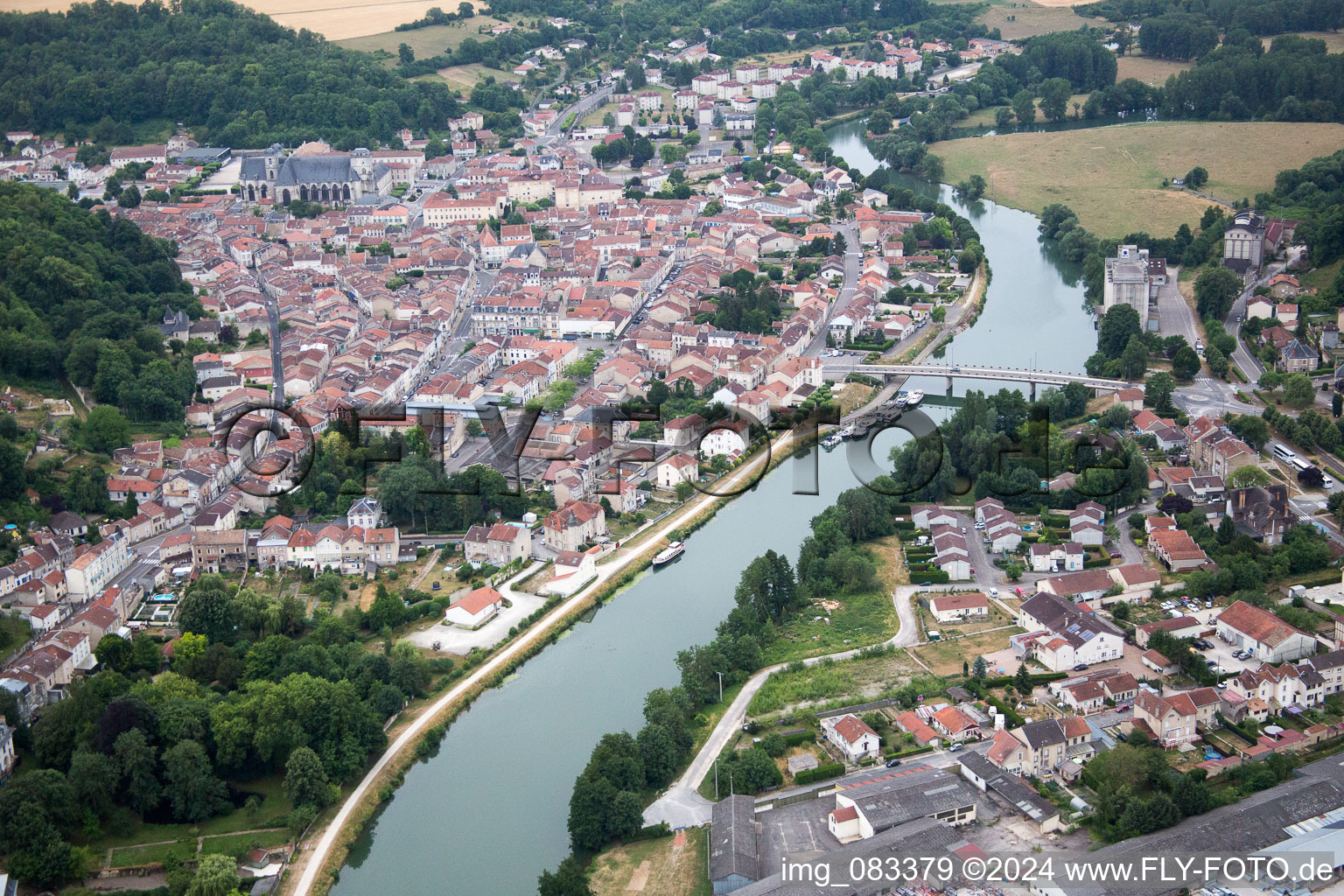 Village on the river bank areas der Meuse in Saint-Mihiel in Grand Est, France