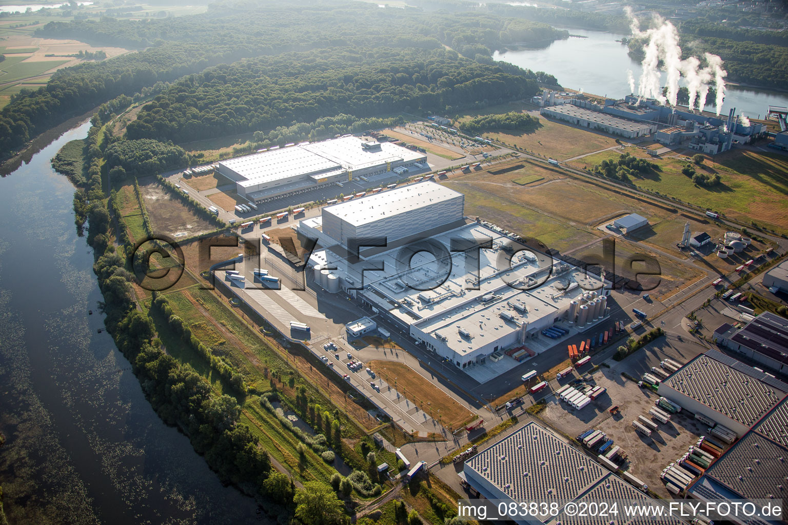 Oblique view of Building and production halls on the premises of Pfaelzer Erfrischungsgetraenke GmbH in Woerth am Rhein in the state Rhineland-Palatinate, Germany