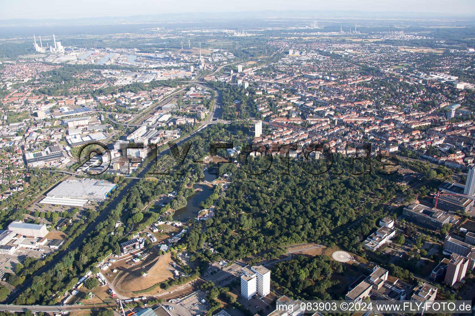 The festival in the Günther Klotz complex in the district Südweststadt in Karlsruhe in the state Baden-Wuerttemberg, Germany from the plane