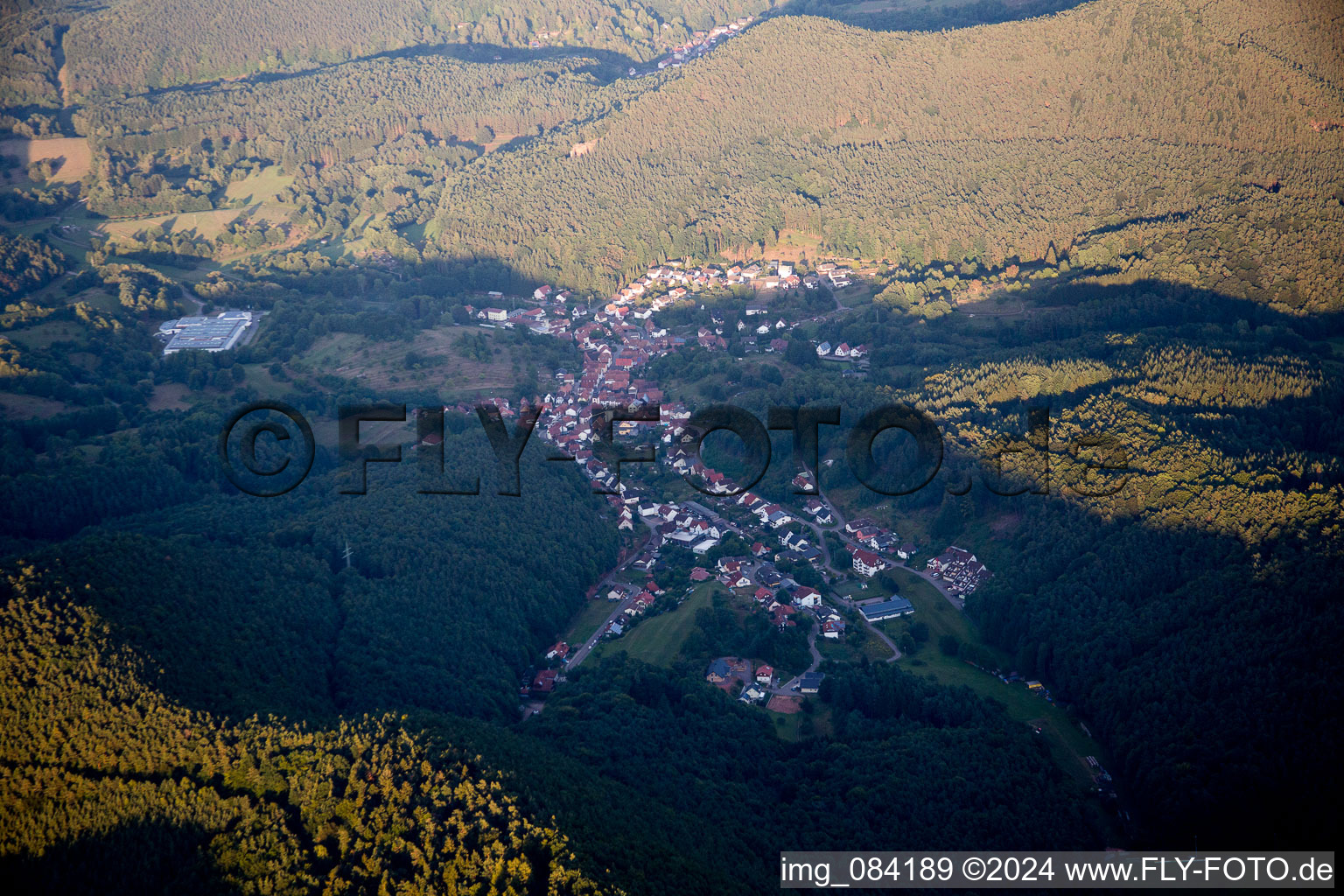 From the west in Schwanheim in the state Rhineland-Palatinate, Germany