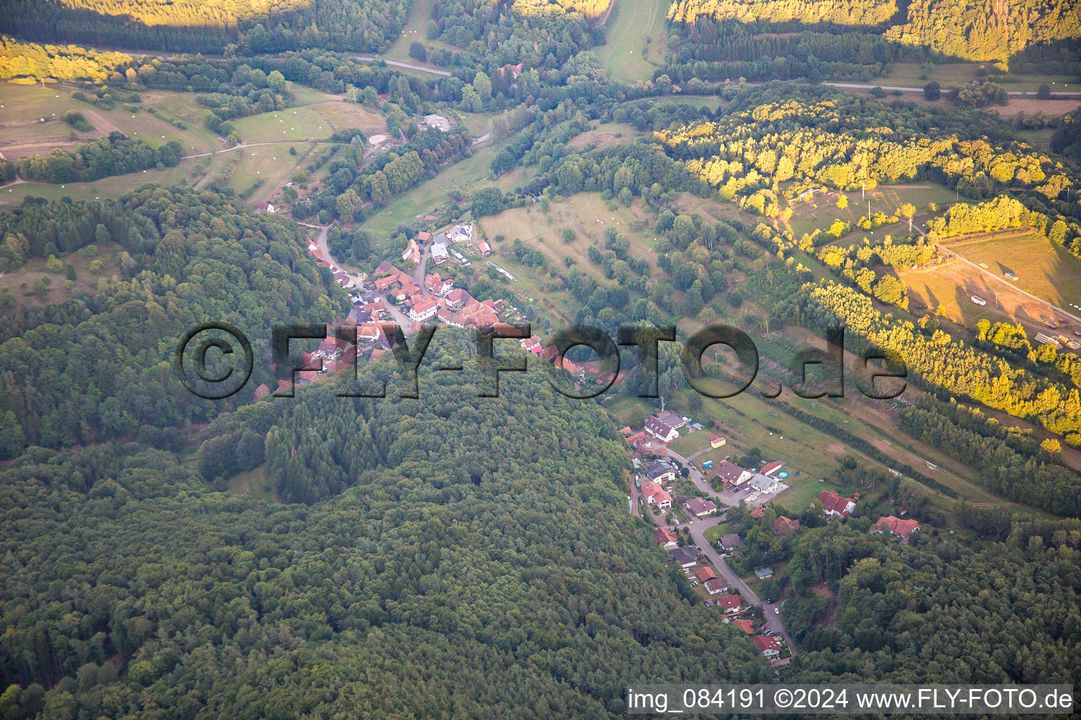 From the northwest in Oberschlettenbach in the state Rhineland-Palatinate, Germany