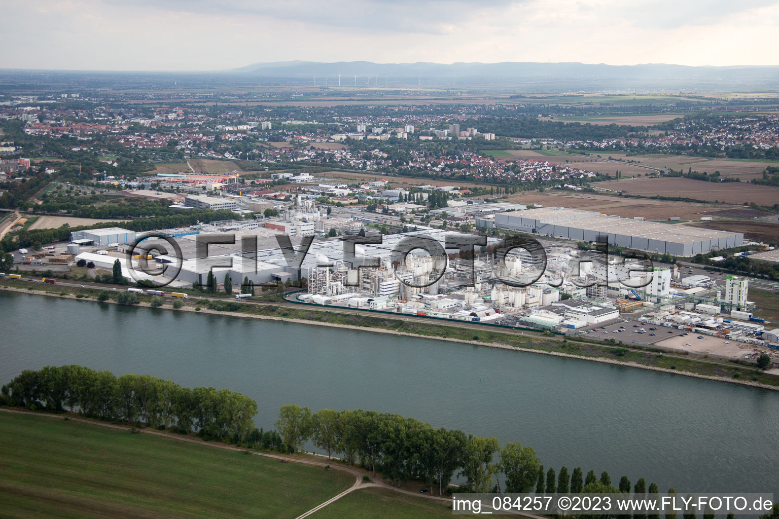 Industrial area N from the east in Worms in the state Rhineland-Palatinate, Germany from above
