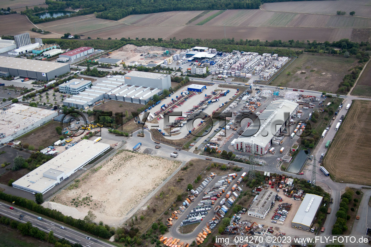 Industrial area Im Langgewan, forwarding company Kube & Kubenz in Worms in the state Rhineland-Palatinate, Germany from above