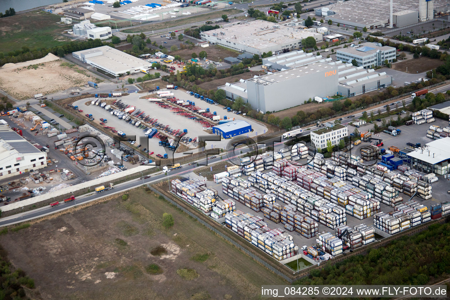 Industrial area Im Langgewan, forwarding company Kube & Kubenz in Worms in the state Rhineland-Palatinate, Germany from a drone