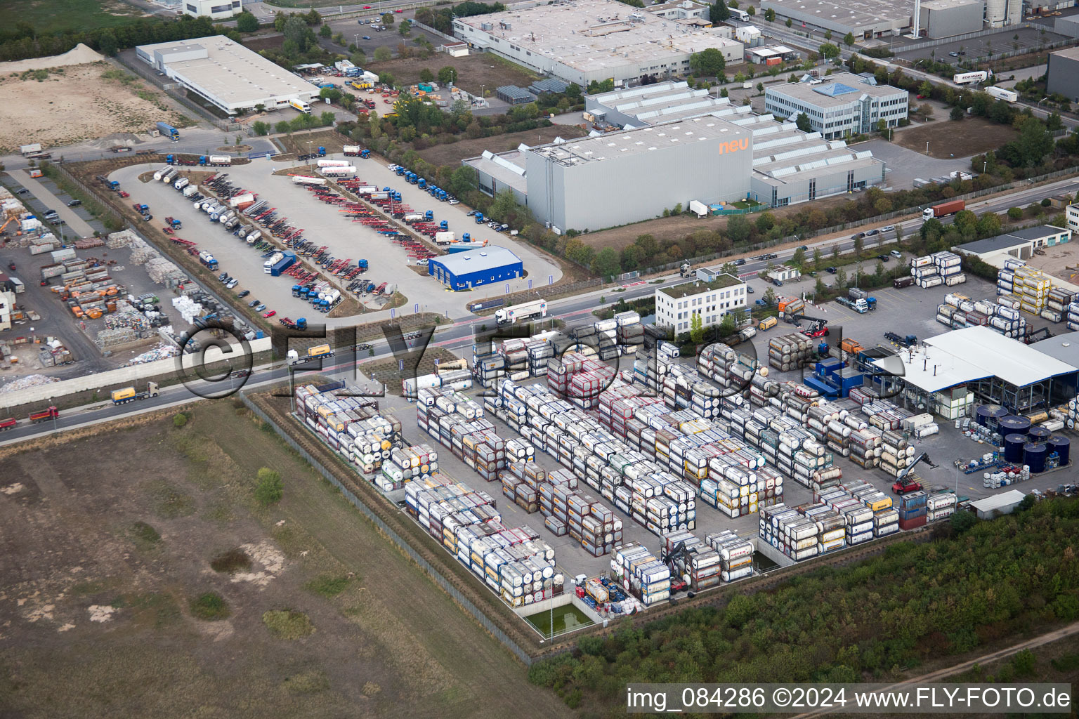 Industrial area Im Langgewan, forwarding company Kube & Kubenz in Worms in the state Rhineland-Palatinate, Germany seen from a drone