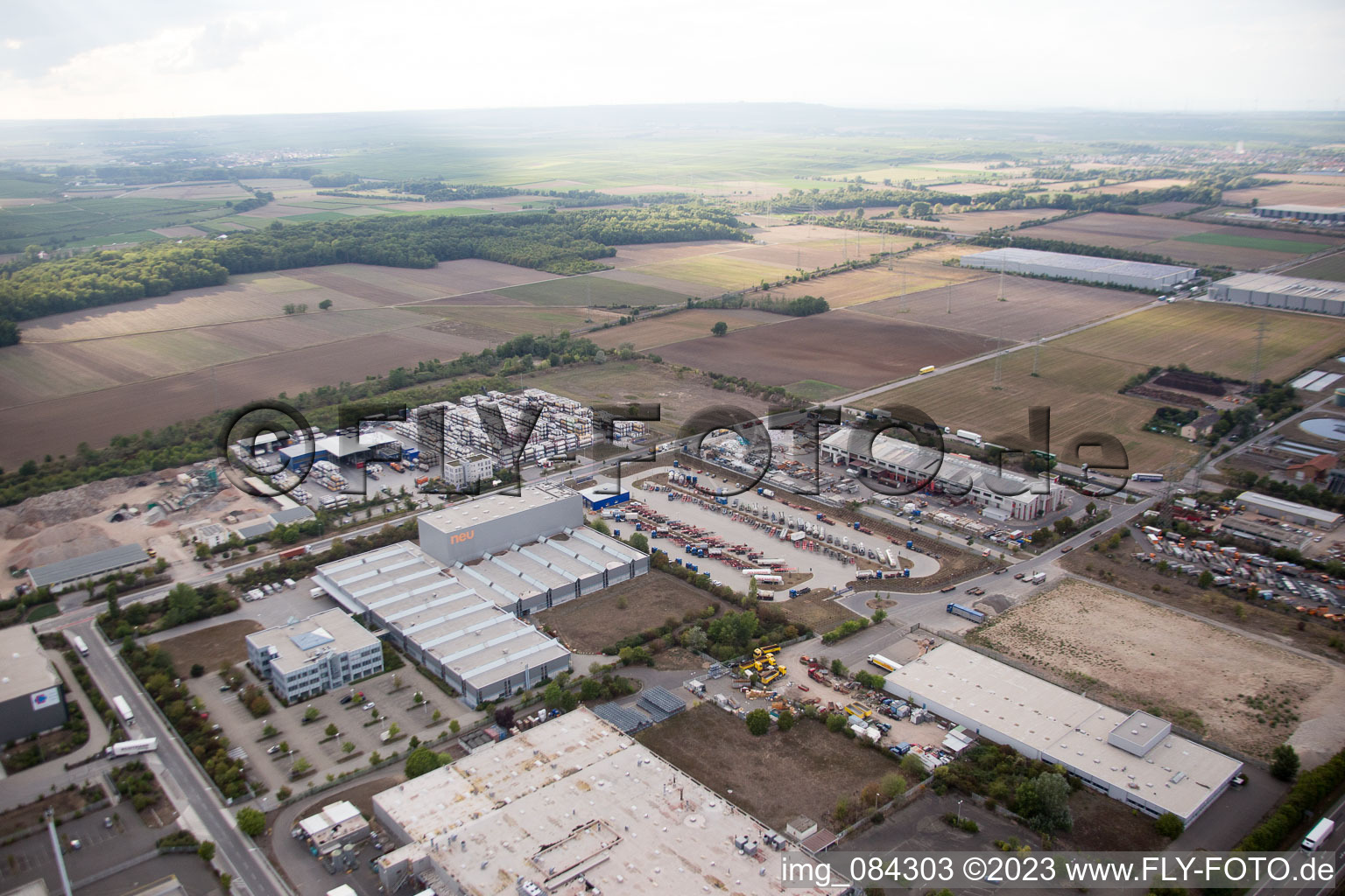 Bird's eye view of Industrial area Im Langgewan, forwarding company Kube & Kubenz in Worms in the state Rhineland-Palatinate, Germany