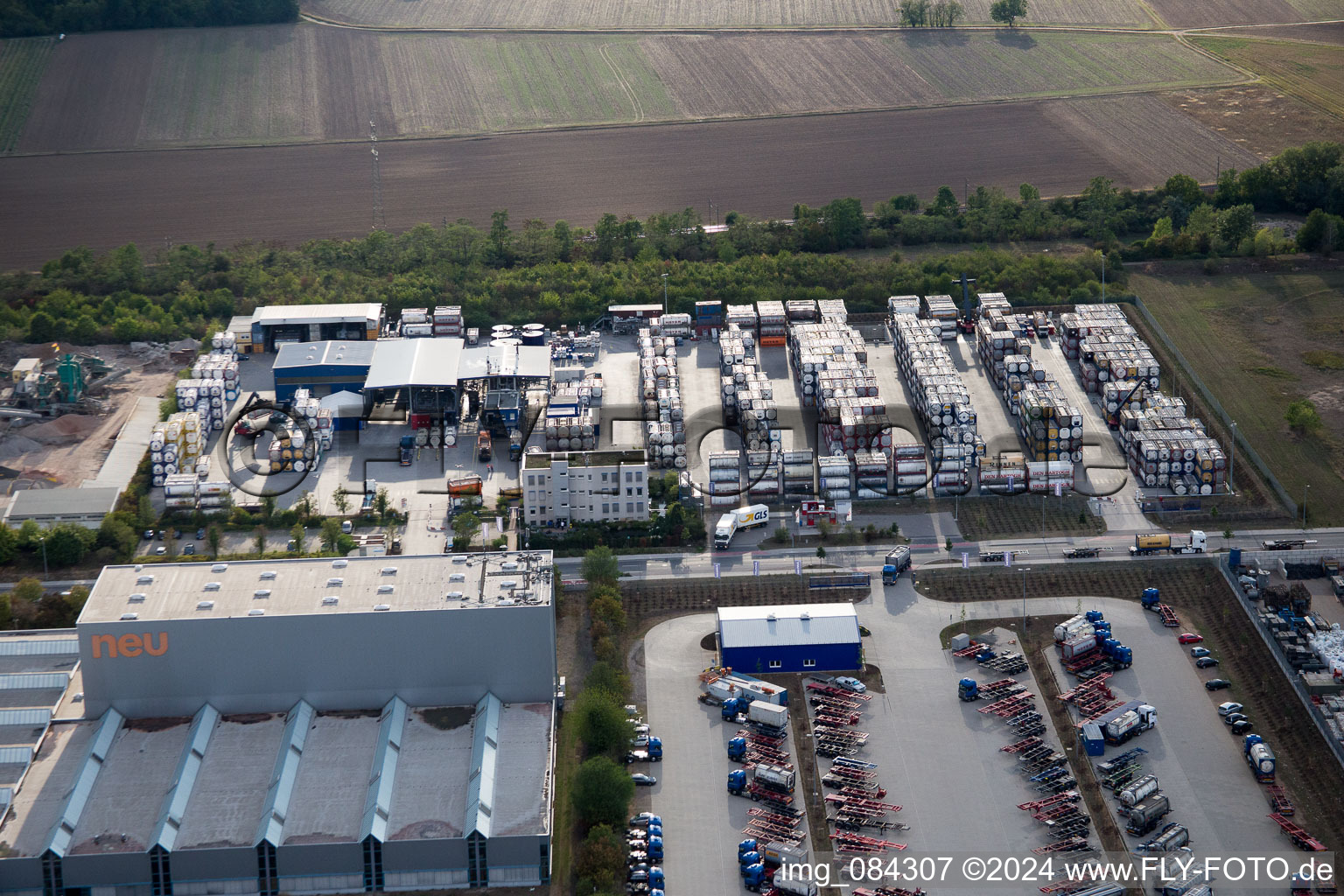 Drone image of Industrial area Im Langgewan, forwarding company Kube & Kubenz in Worms in the state Rhineland-Palatinate, Germany