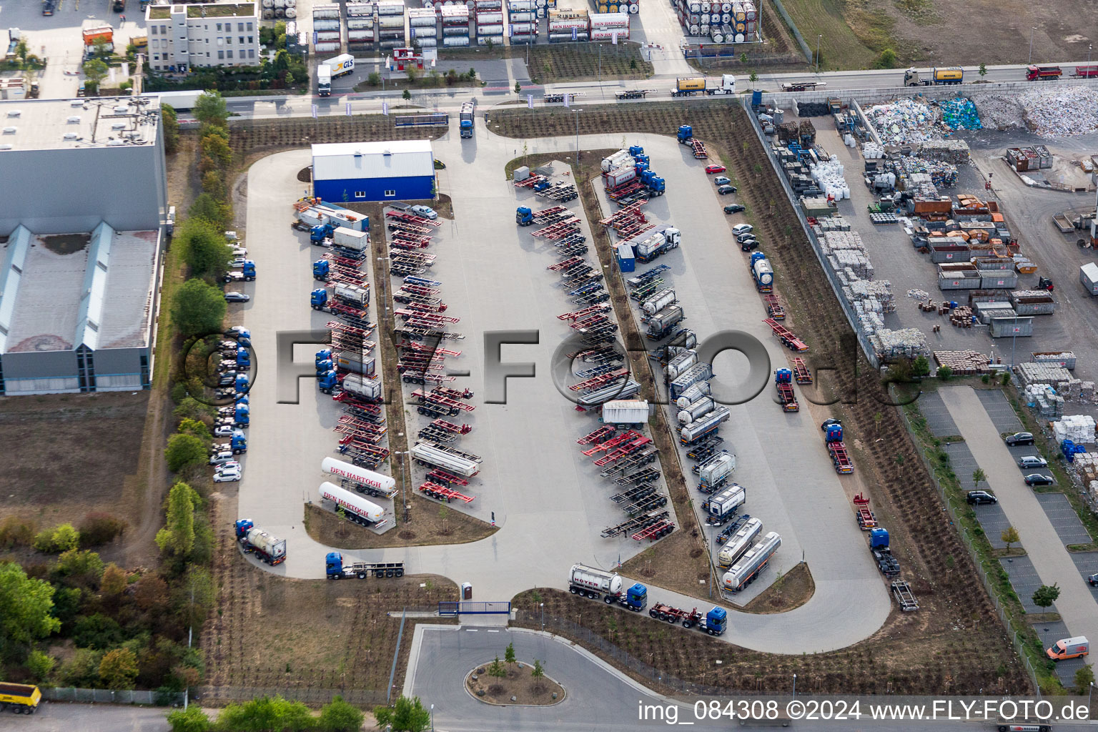 Distribution center on the site of Spedition Kube & Kubenz in teh industrial district Im Langgewann in Worms in the state Rhineland-Palatinate, Germany